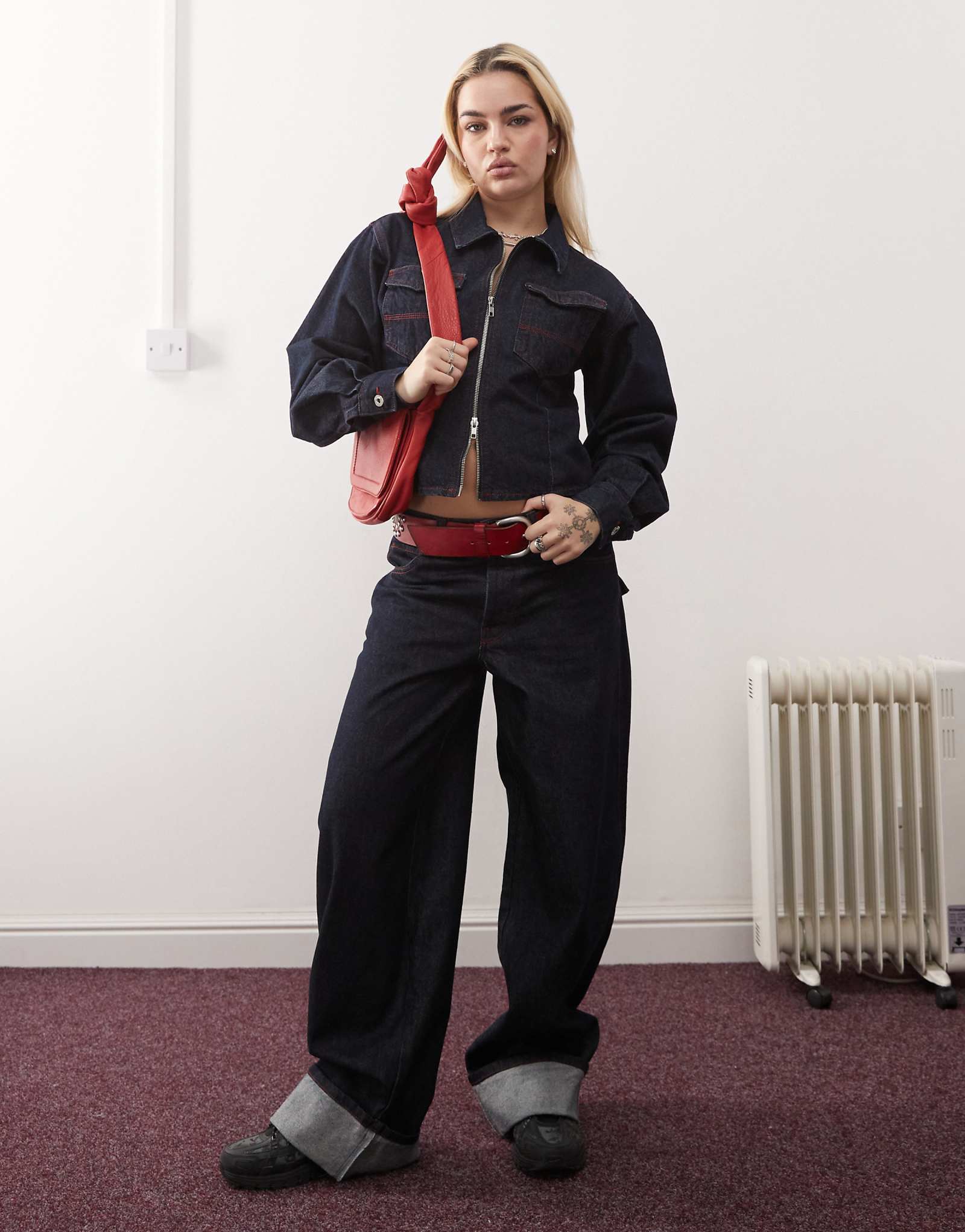 Мешковатые джинсы COLLUSION X002 с подвернутым низом после стирки после полоскания 8890₽