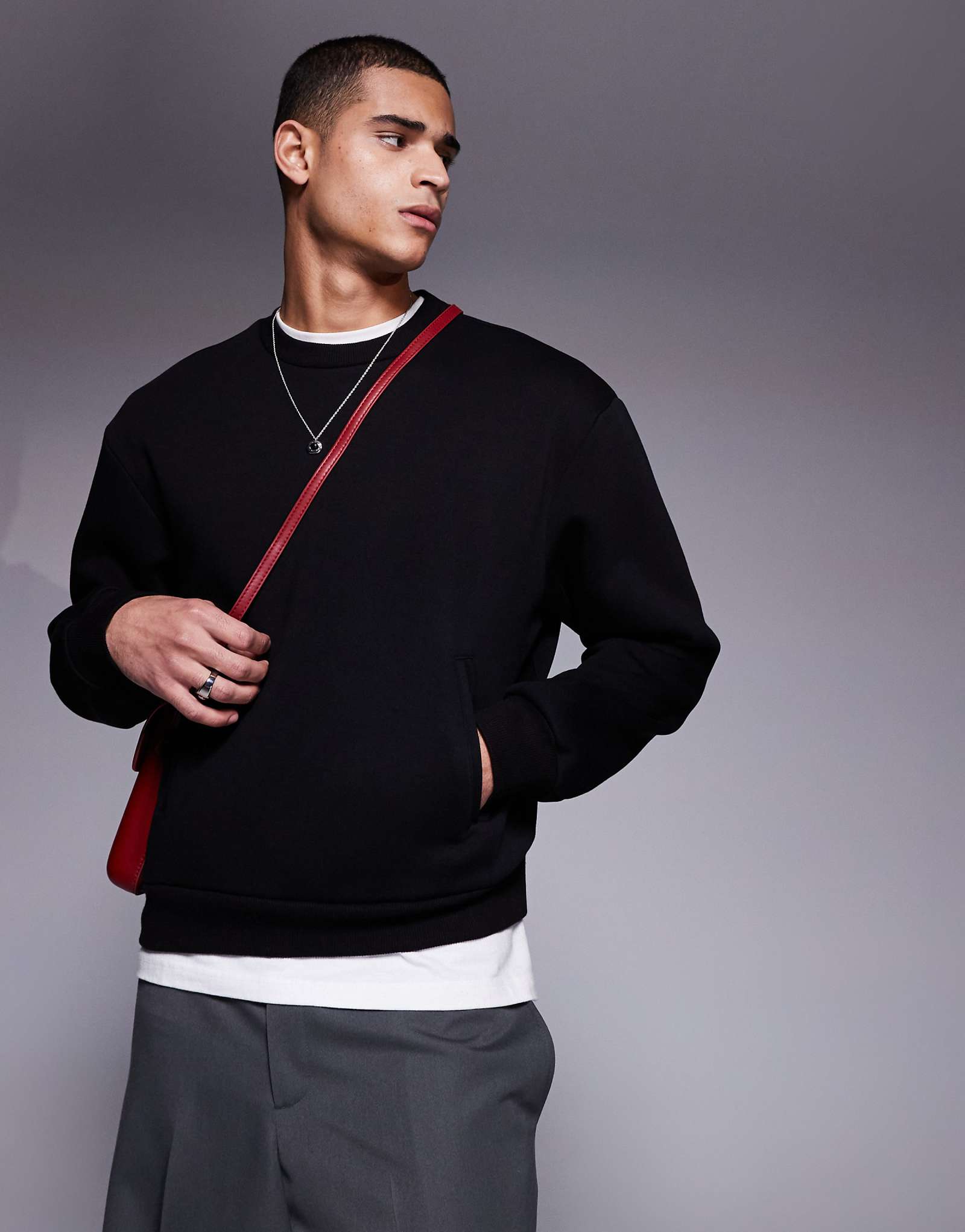 Объемная толстовка свободного кроя с карманами черного цвета от ASOS DESIGN 5290₽