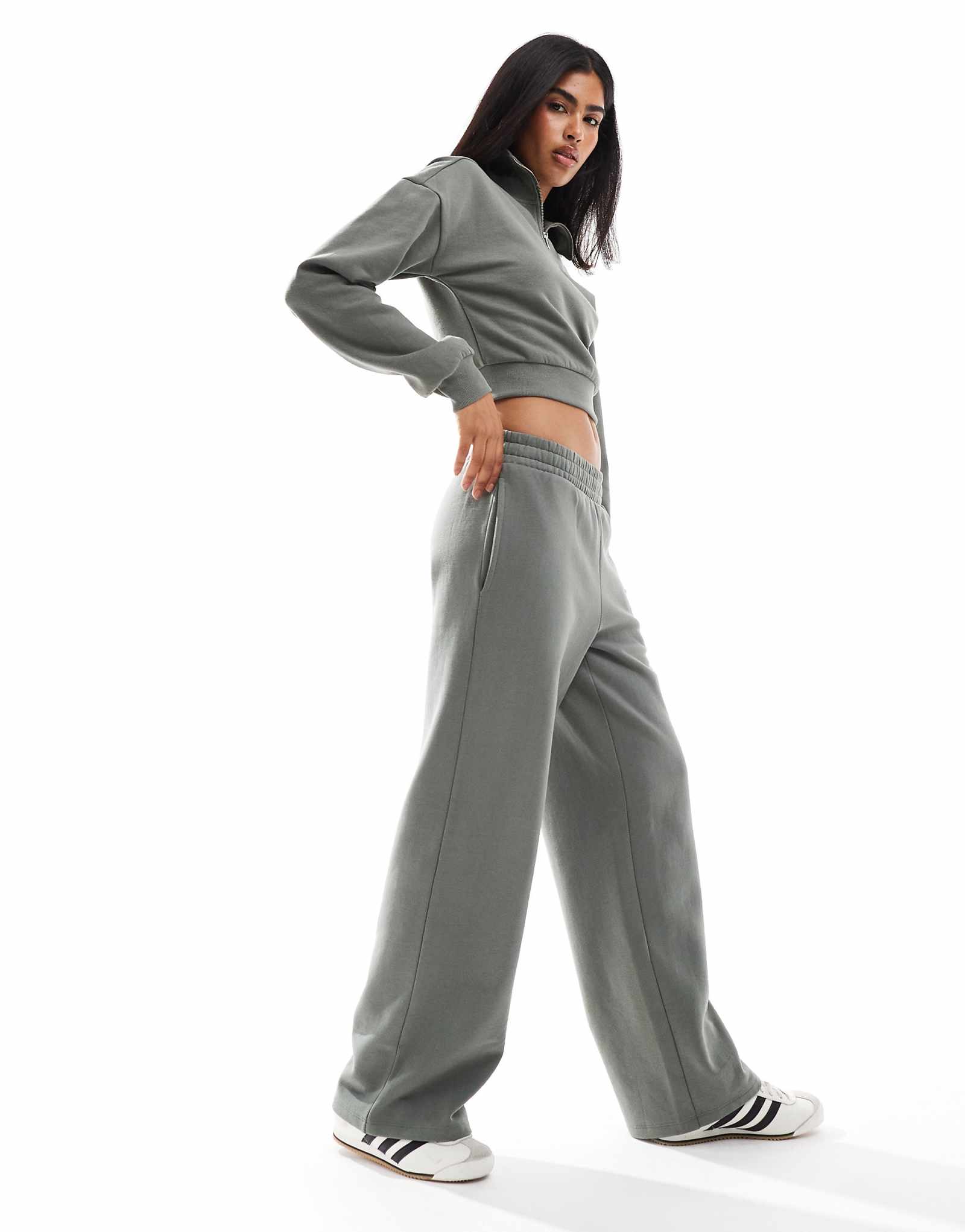 Широкие спортивные брюки Miss Selfridge цвета шалфея - часть комплекта 6390₽