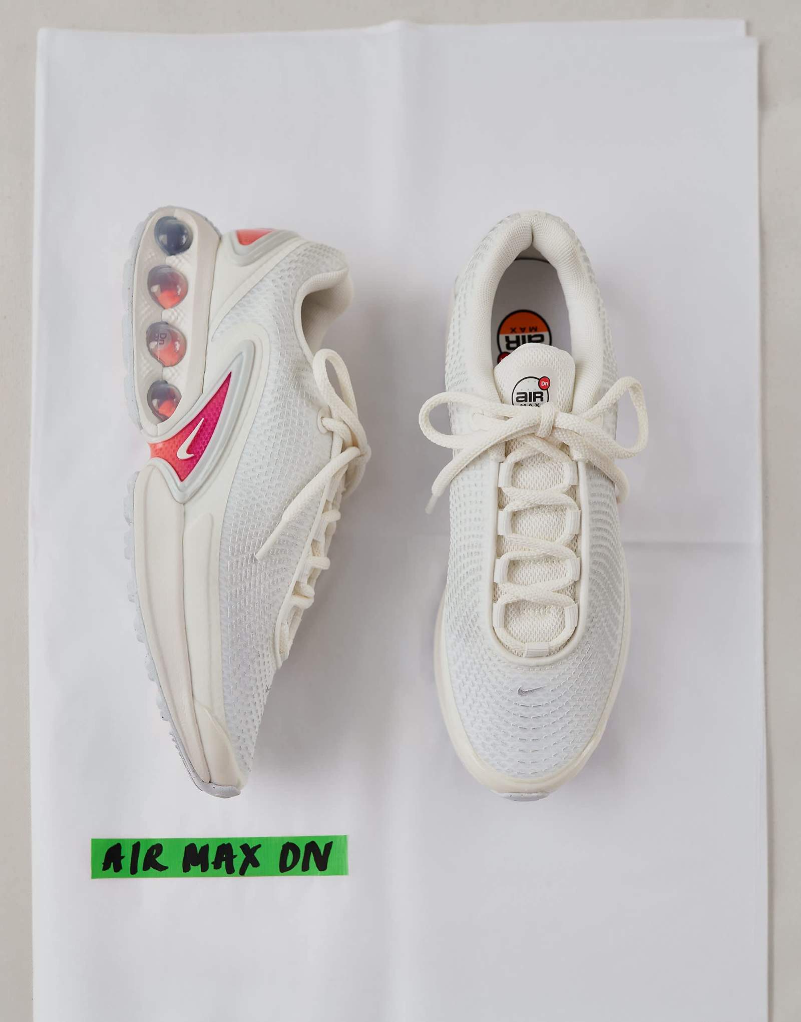 Кроссовки Nike Air Max DN темно-белого и фиолетового цветов 17990₽