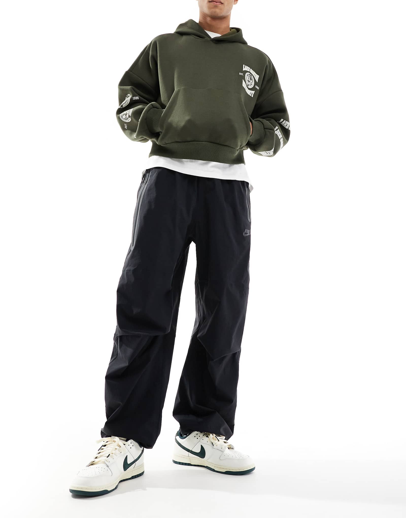 Черные брюки Nike Tech из ткани оверсайз черного цвета 29290₽