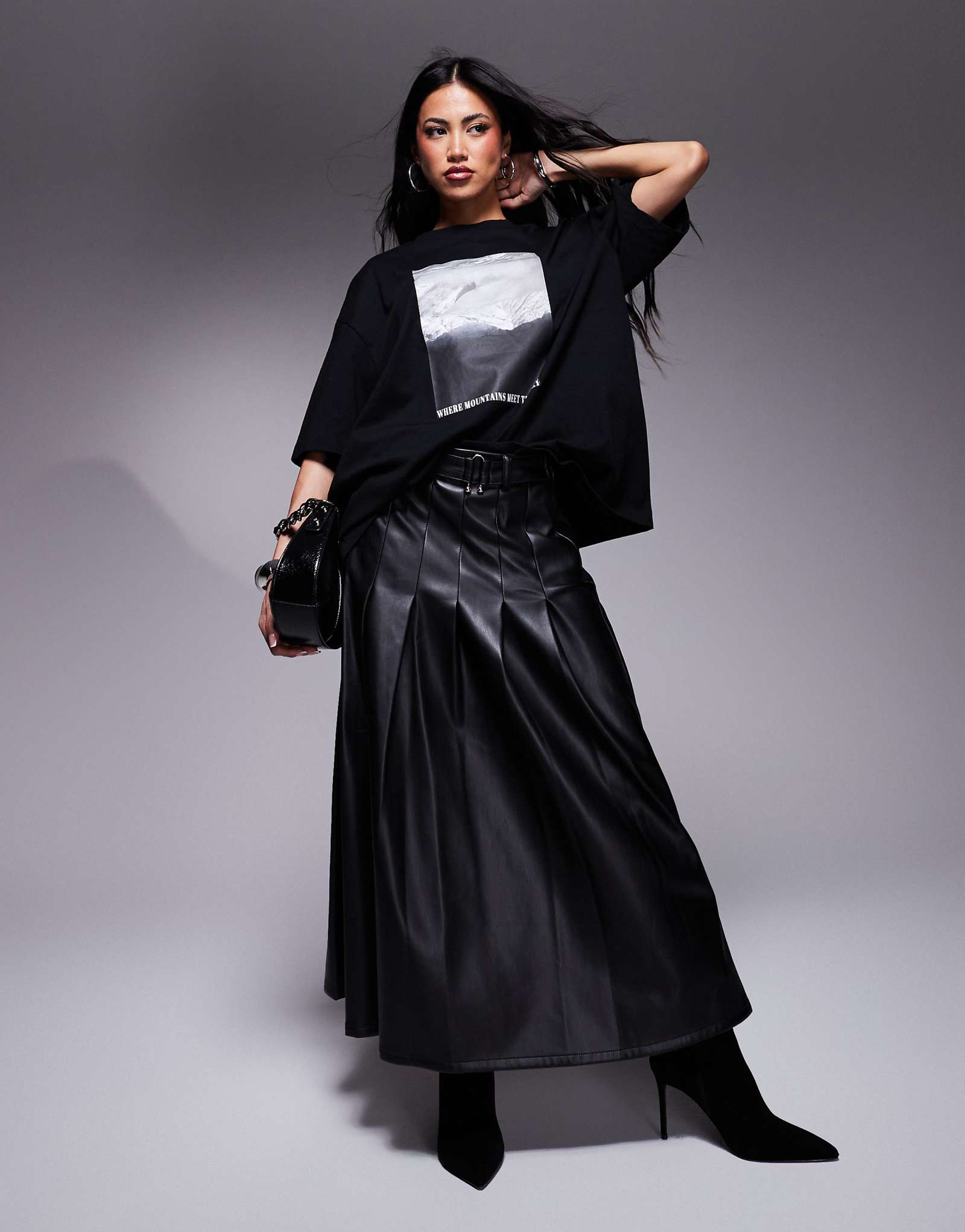 Черная плиссированная юбка-миди из искусственной кожи River Island