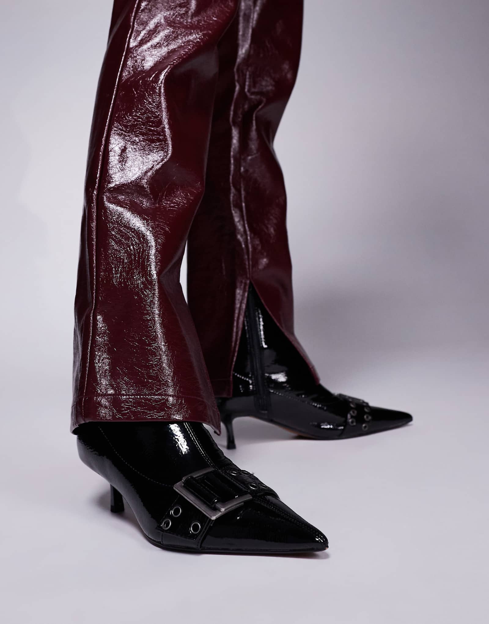 Сапоги на низком каблуке River Island kitten черного цвета 6290₽