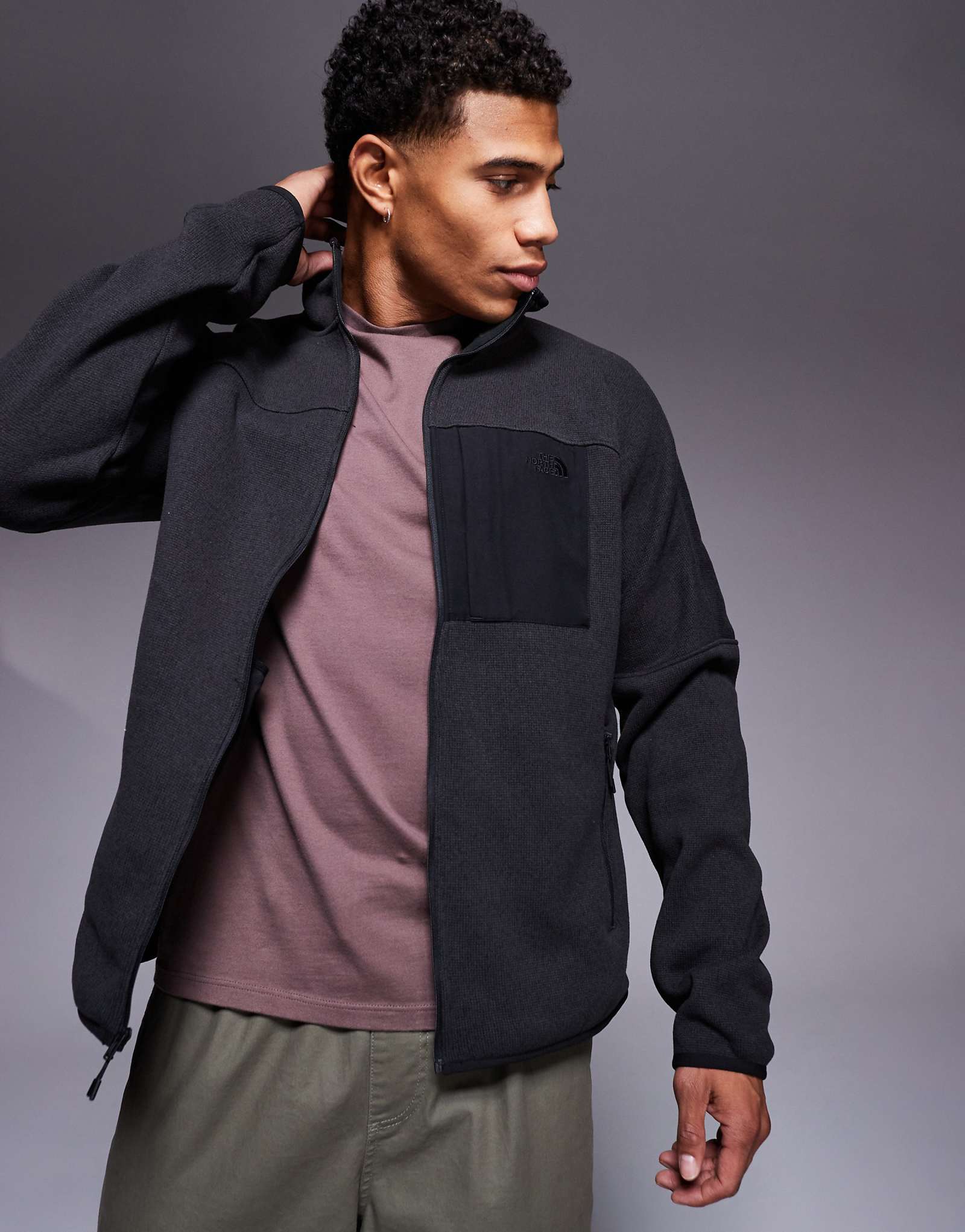 Флисовая куртка The North Face Front Range черного цвета 17290₽