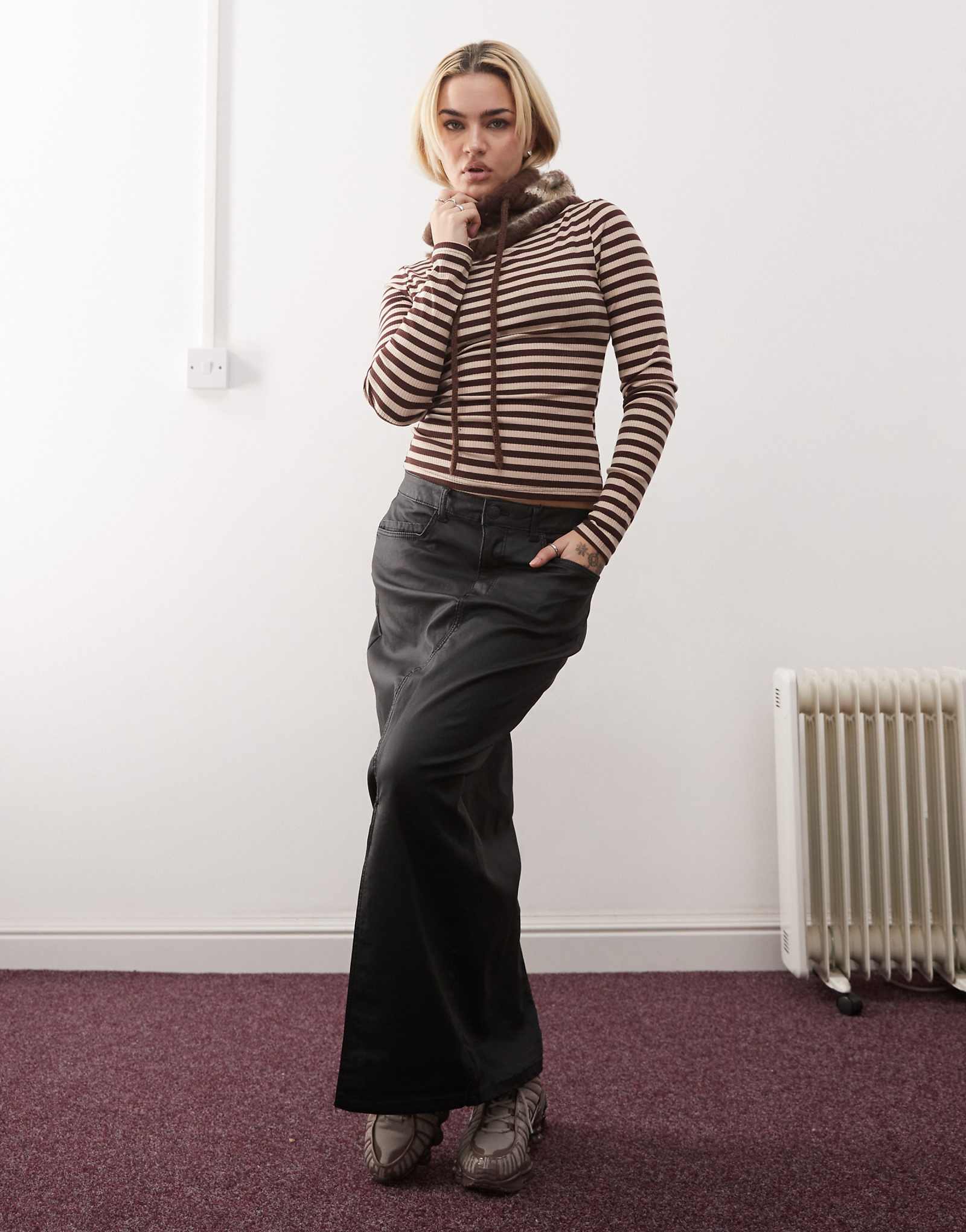 Черная макси-юбка из искусственной кожи Noisy May с разрезом спереди 7190₽