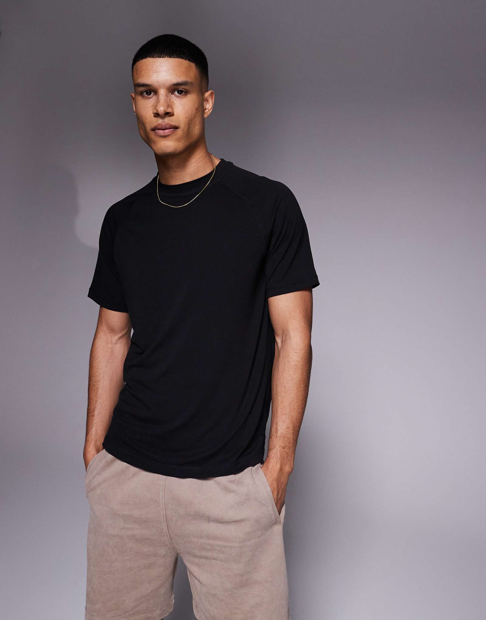 Облегающая тренировочная футболка ASOS 4505 Icon performance jersey черного цвета оверсайз 4790₽