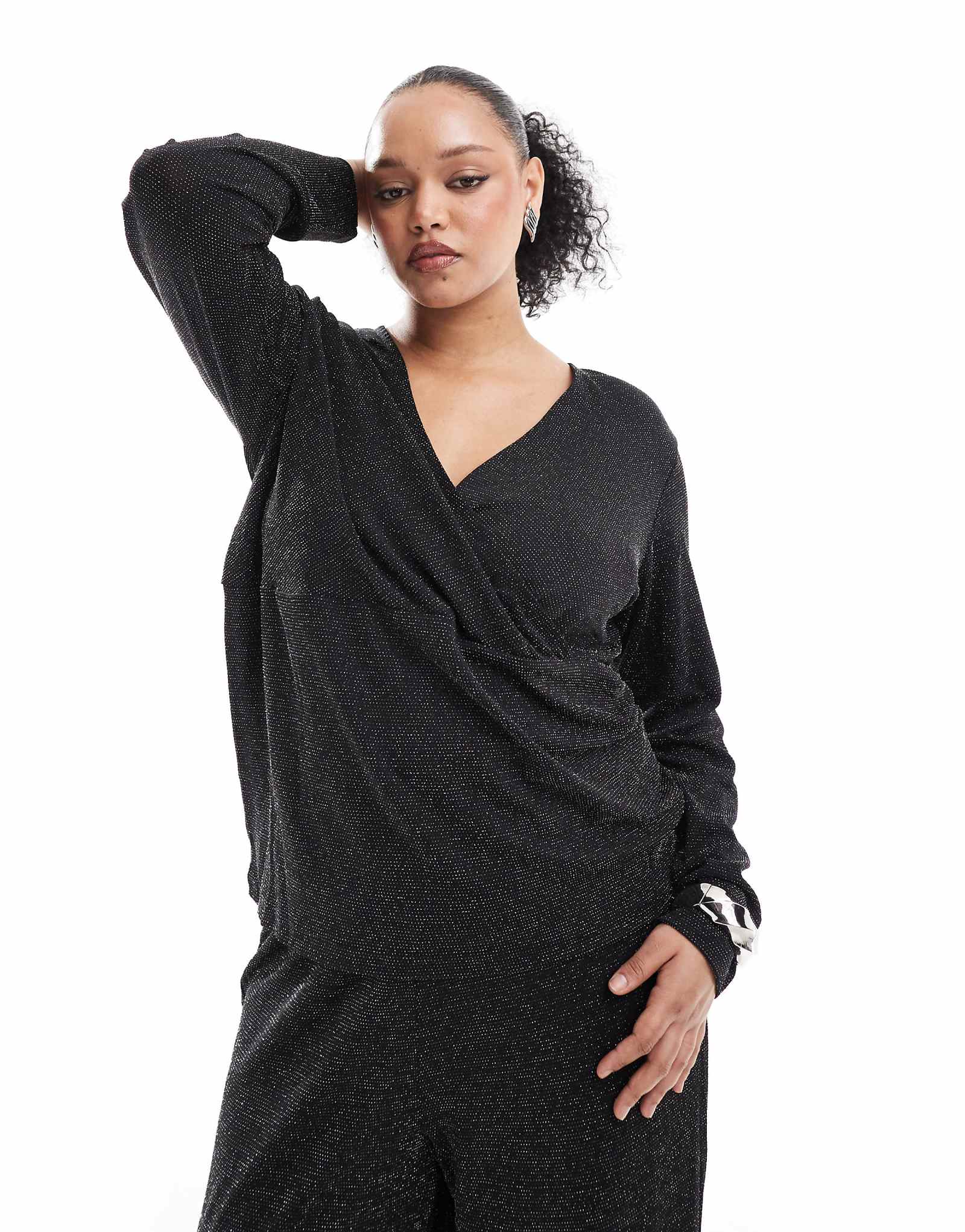 Топ Vero Moda Curve cross спереди с черным блеском - часть комплекта 4490₽