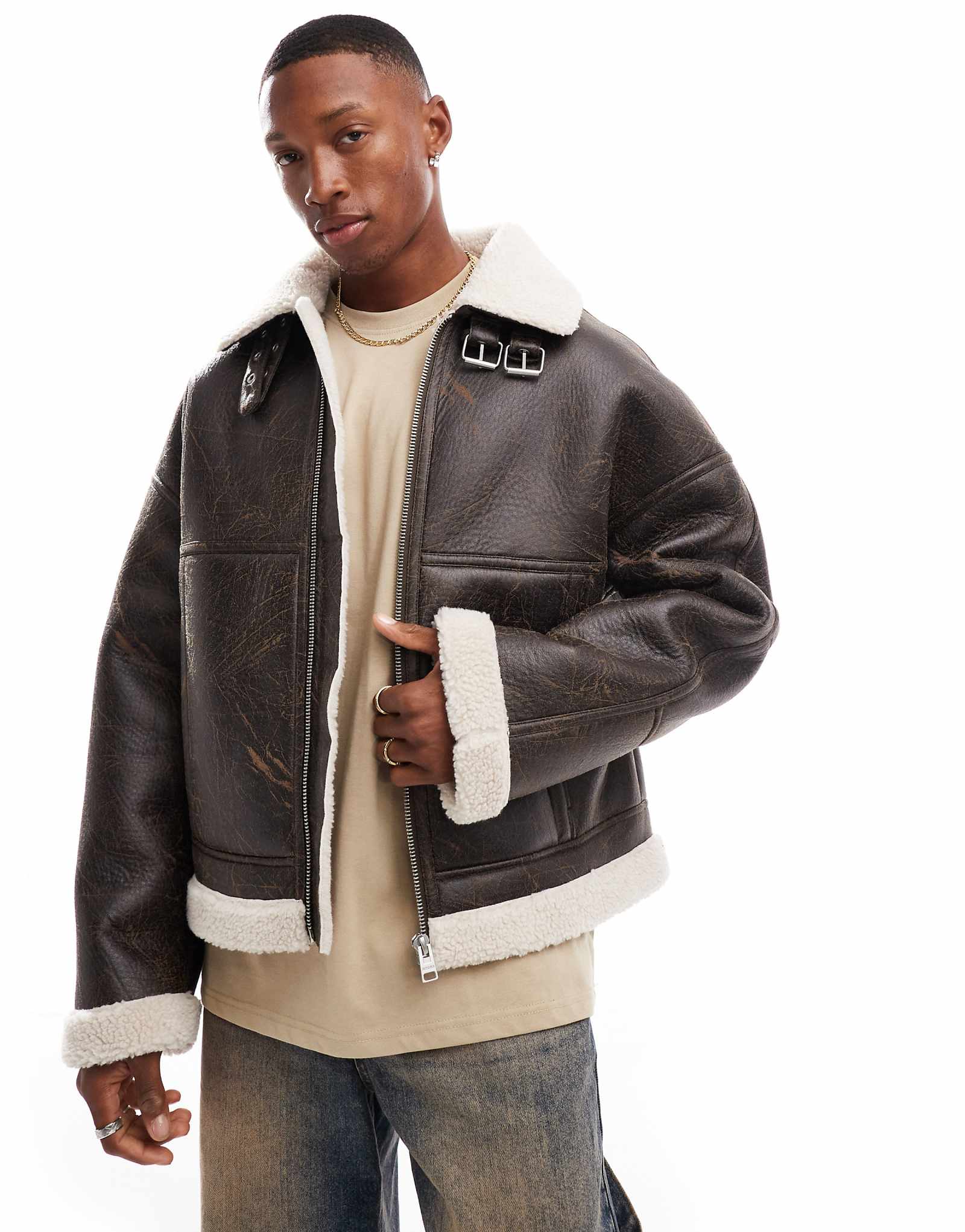 Выстиранная куртка из искусственной кожи Bershka с отделкой из овечьей шерсти коричневого цвета 22290₽