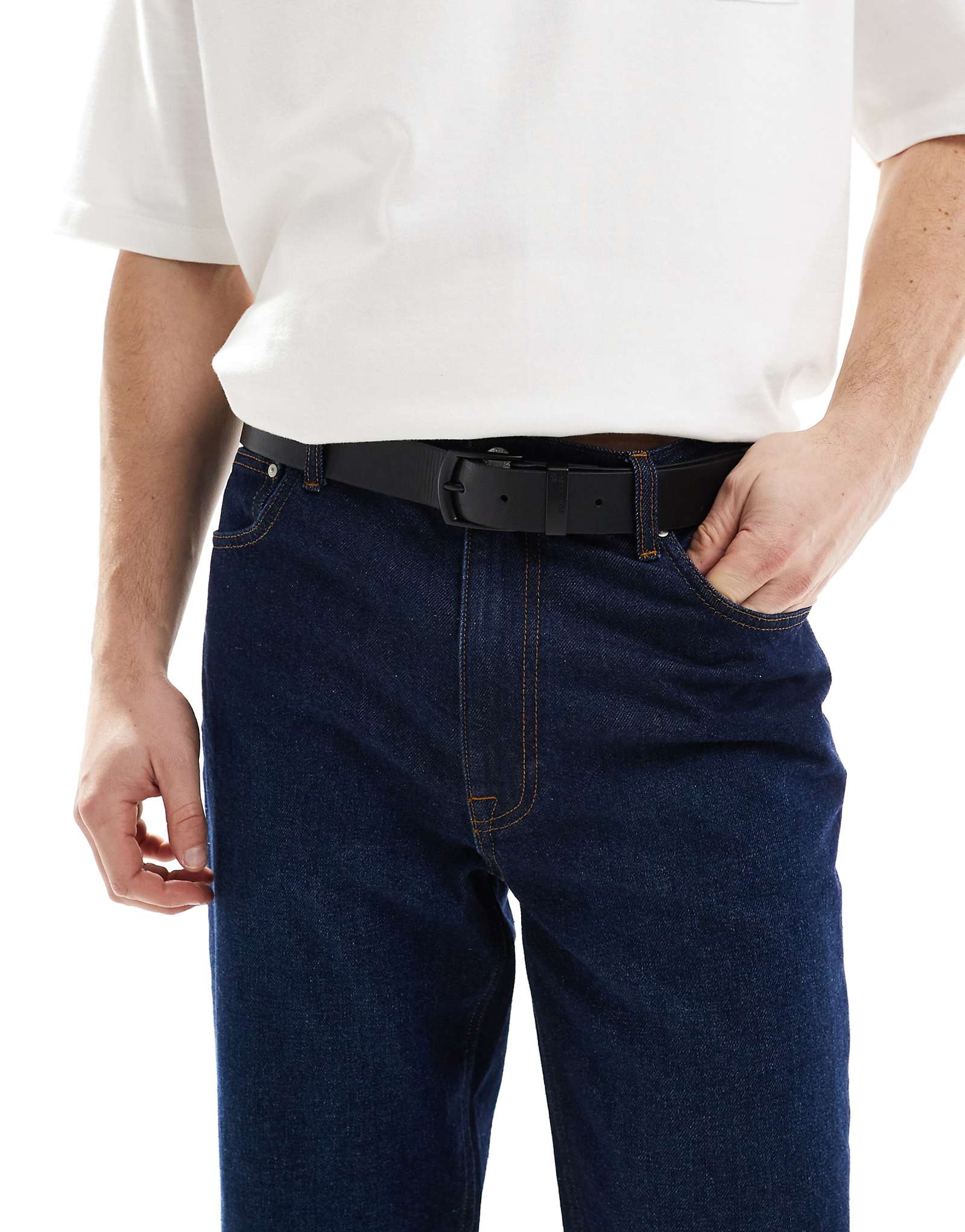 Ремень из искусственной кожи Pull-Bear черного цвета 2290₽