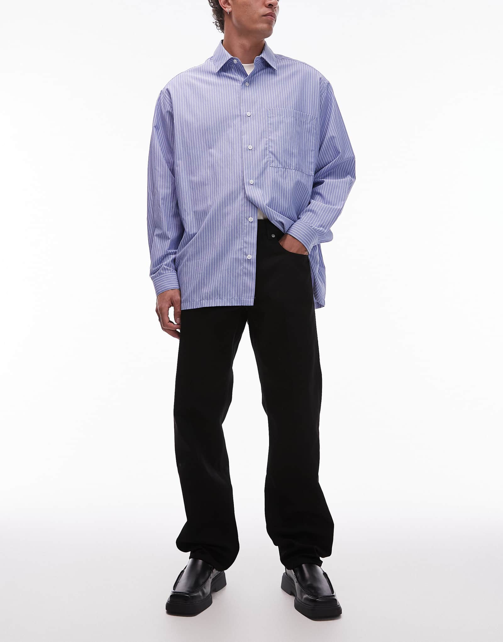 Свободные джинсы ARKET Ocean с прямыми штанинами черного цвета 25890₽