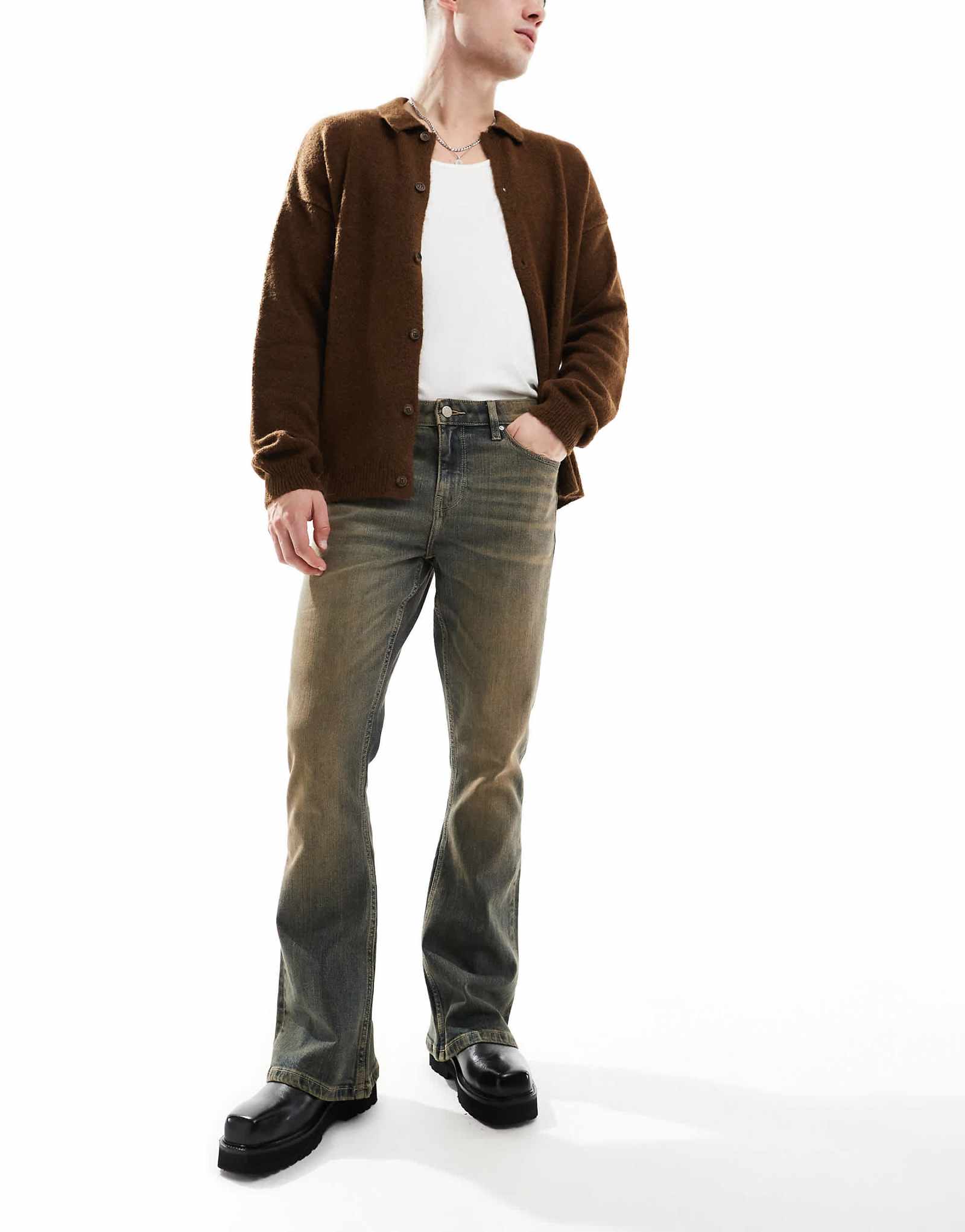 ДИЗАЙНЕРСКИЕ джинсы-клеш ASOS с темно-синим отливом 7090₽