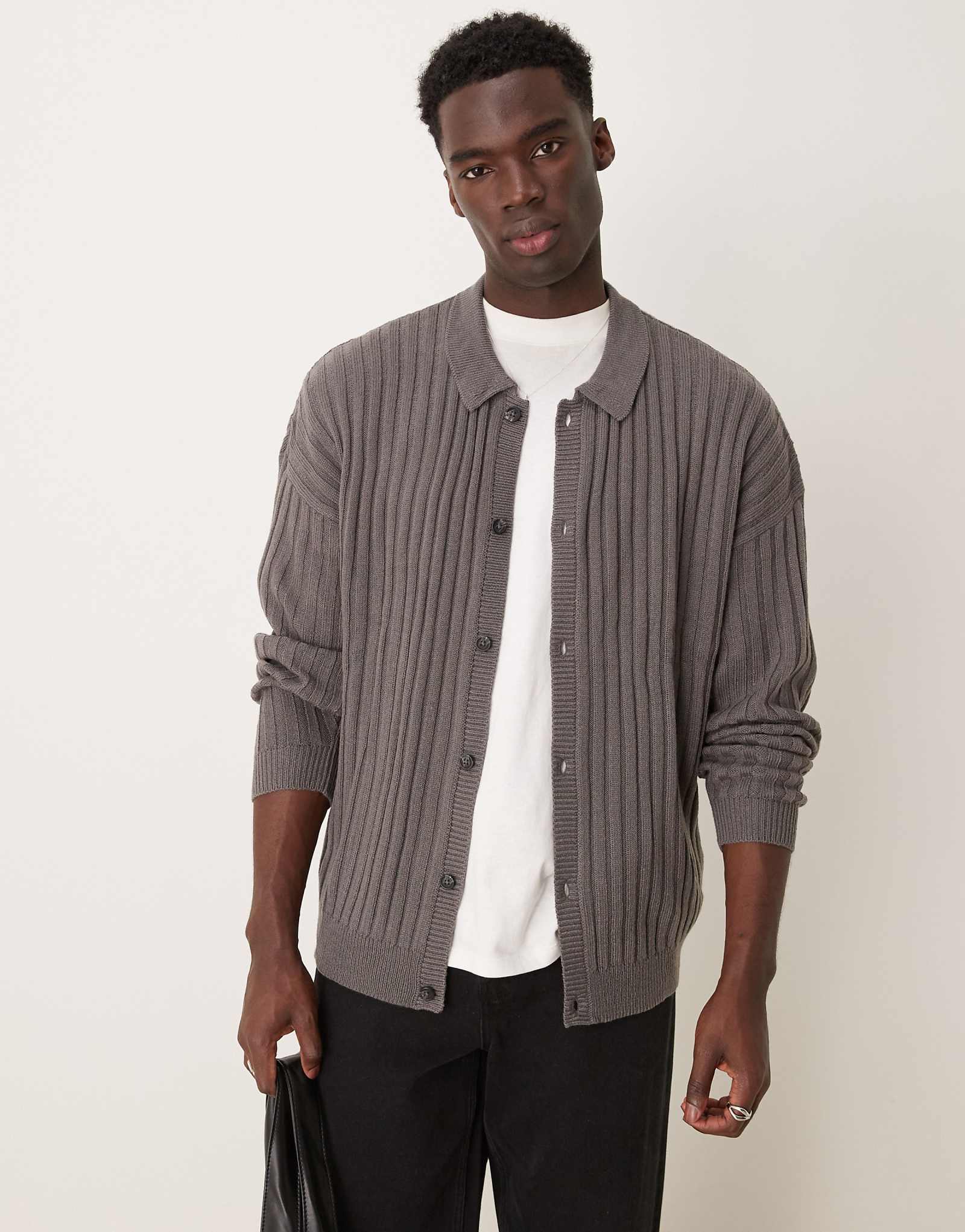 Кардиган в рубчик оверсайз от ASOS DESIGN с воротником-стойкой темно-серого цвета 4190₽