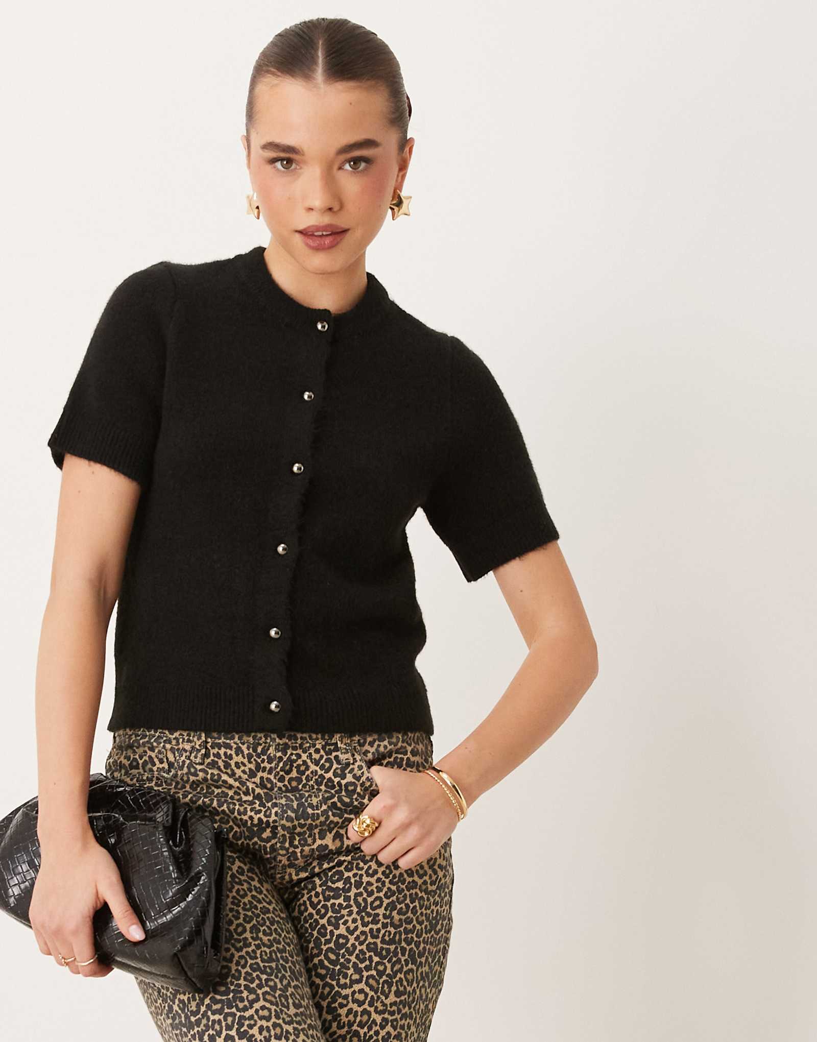 Вязаный кардиган с коротким рукавом Gina Tricot черного цвета 11390₽