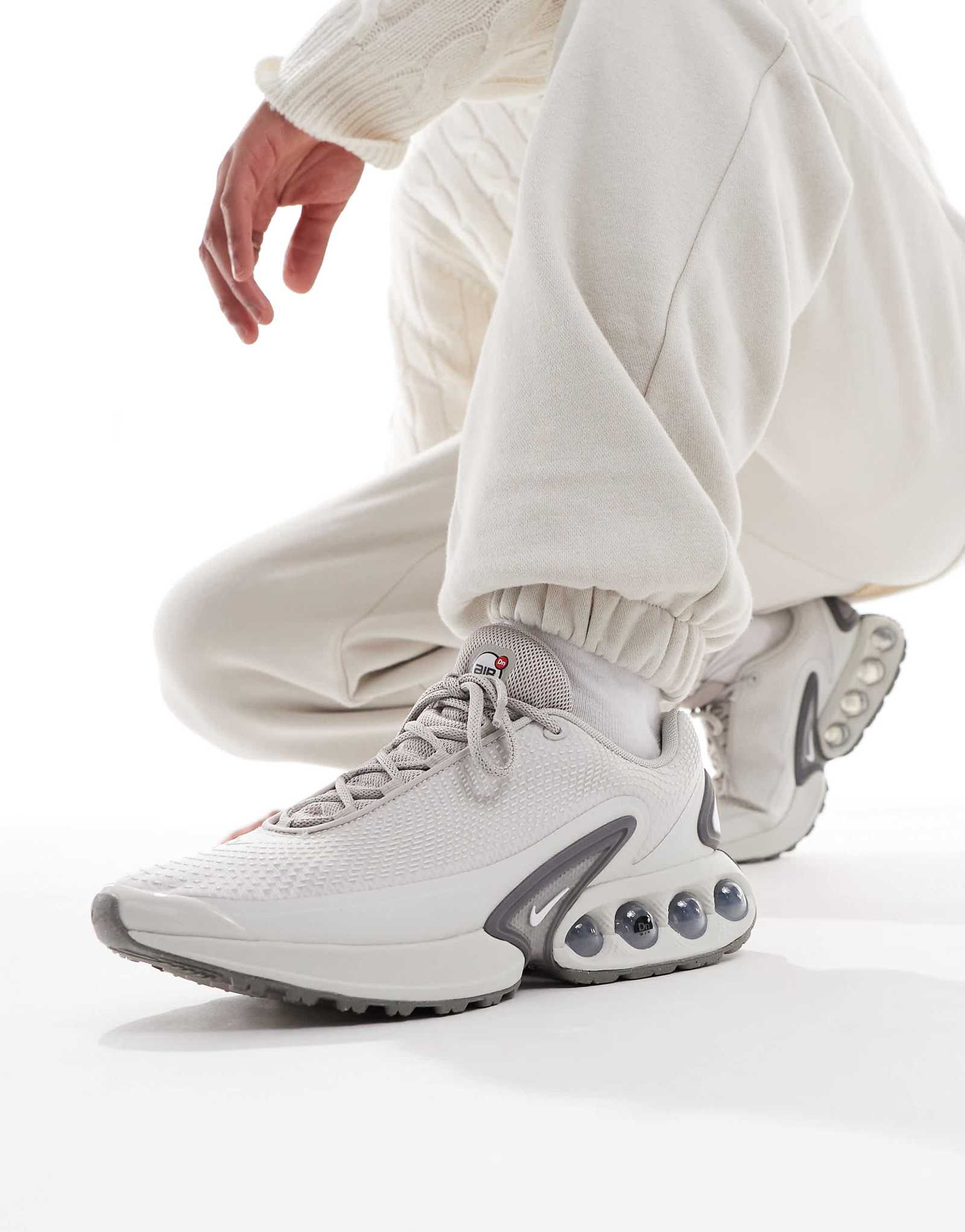 Кроссовки Nike Air Max DN светло-серого цвета 21490₽