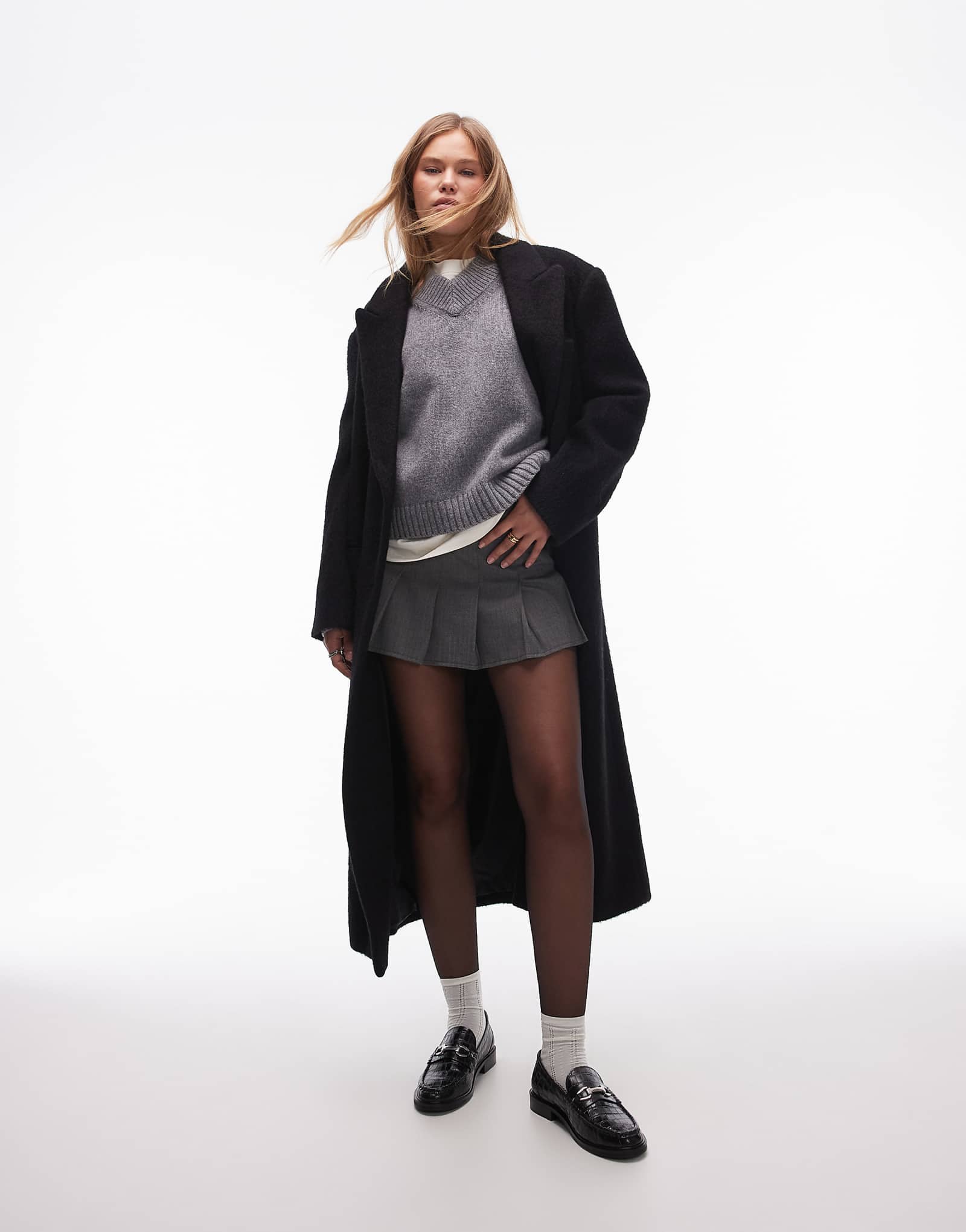 Плиссированная мини-юбка в елочку от Topshop серого цвета - часть комплекта 10590₽