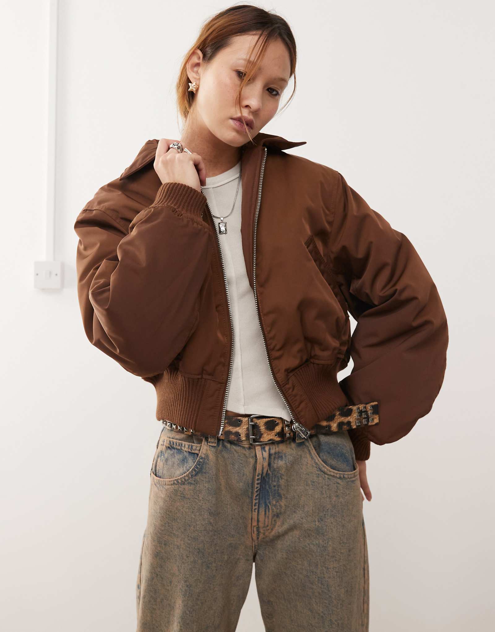 Стеганая куртка Ирма буднего дня коричневого цвета 6390₽