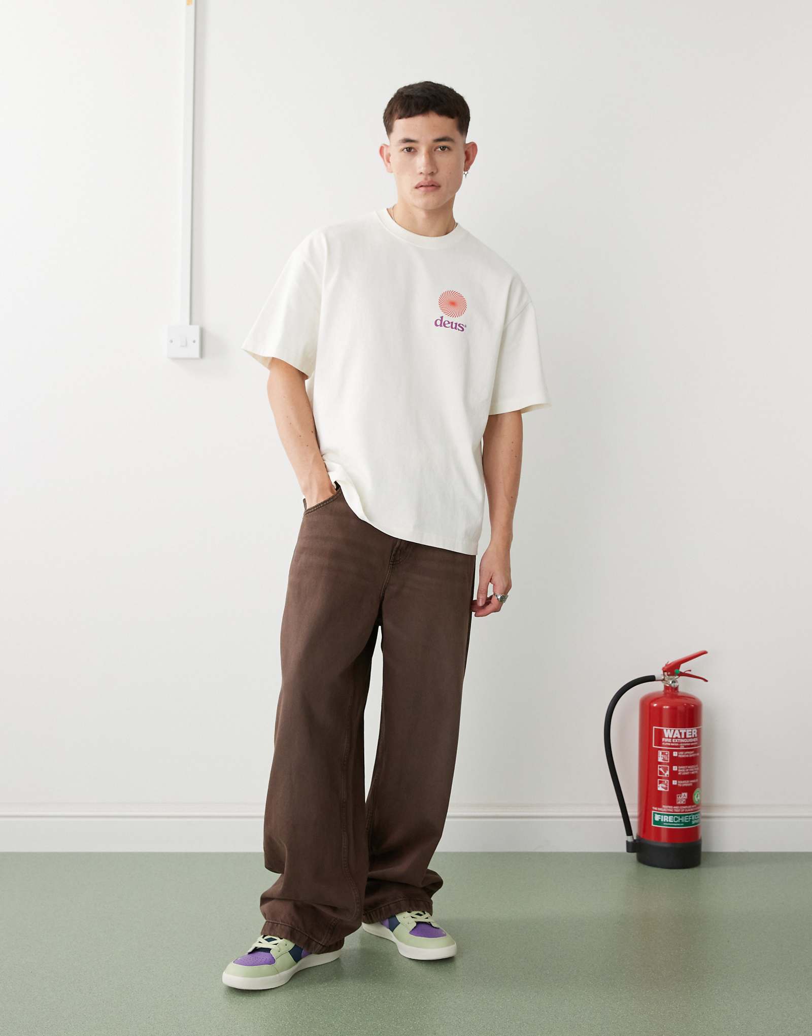 Футболка с рисунком Deus Ex Machina strata белого цвета 16590₽