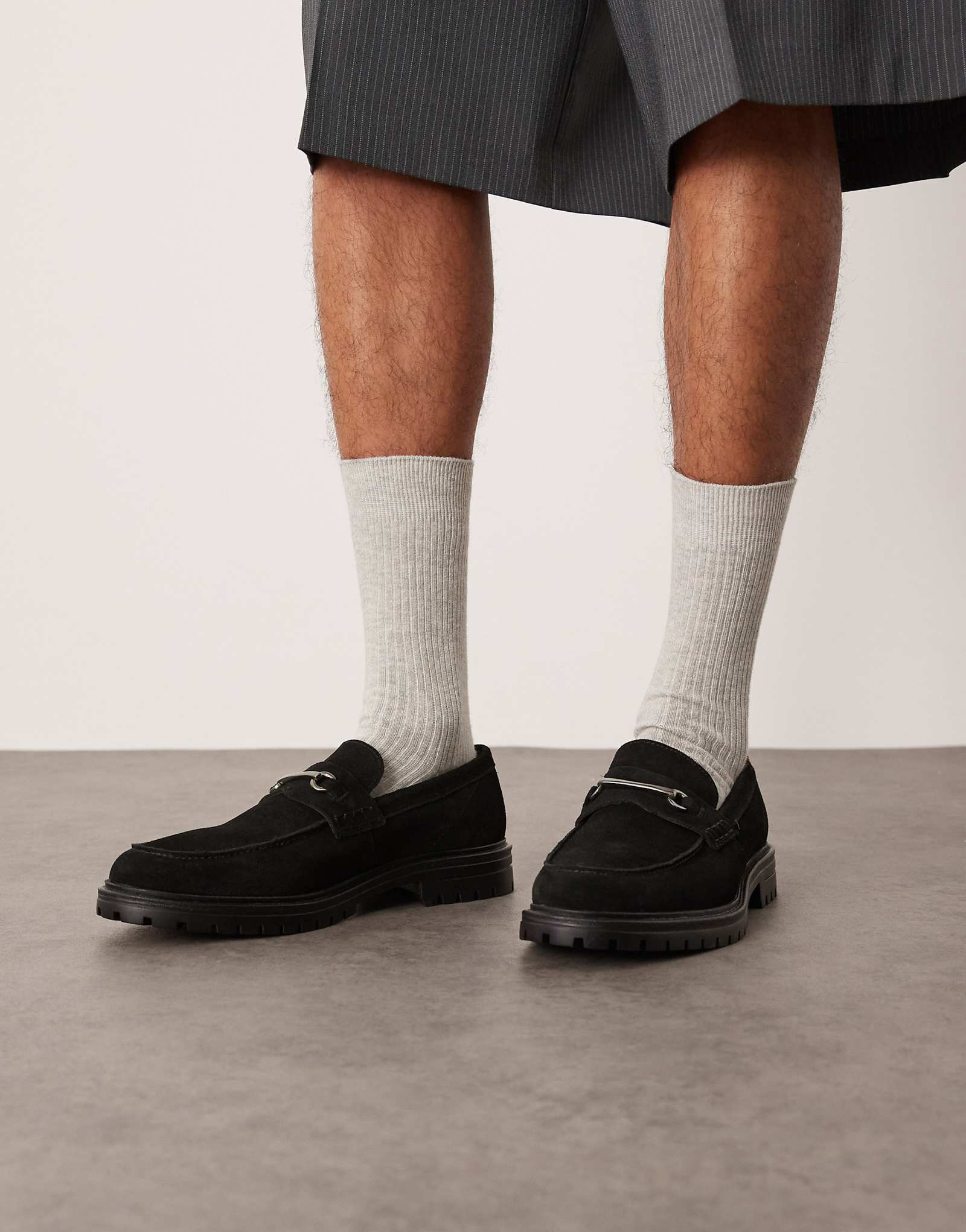 Дизайнерские лоферы ASOS на толстой подошве из черной замши с трензелем 6590₽