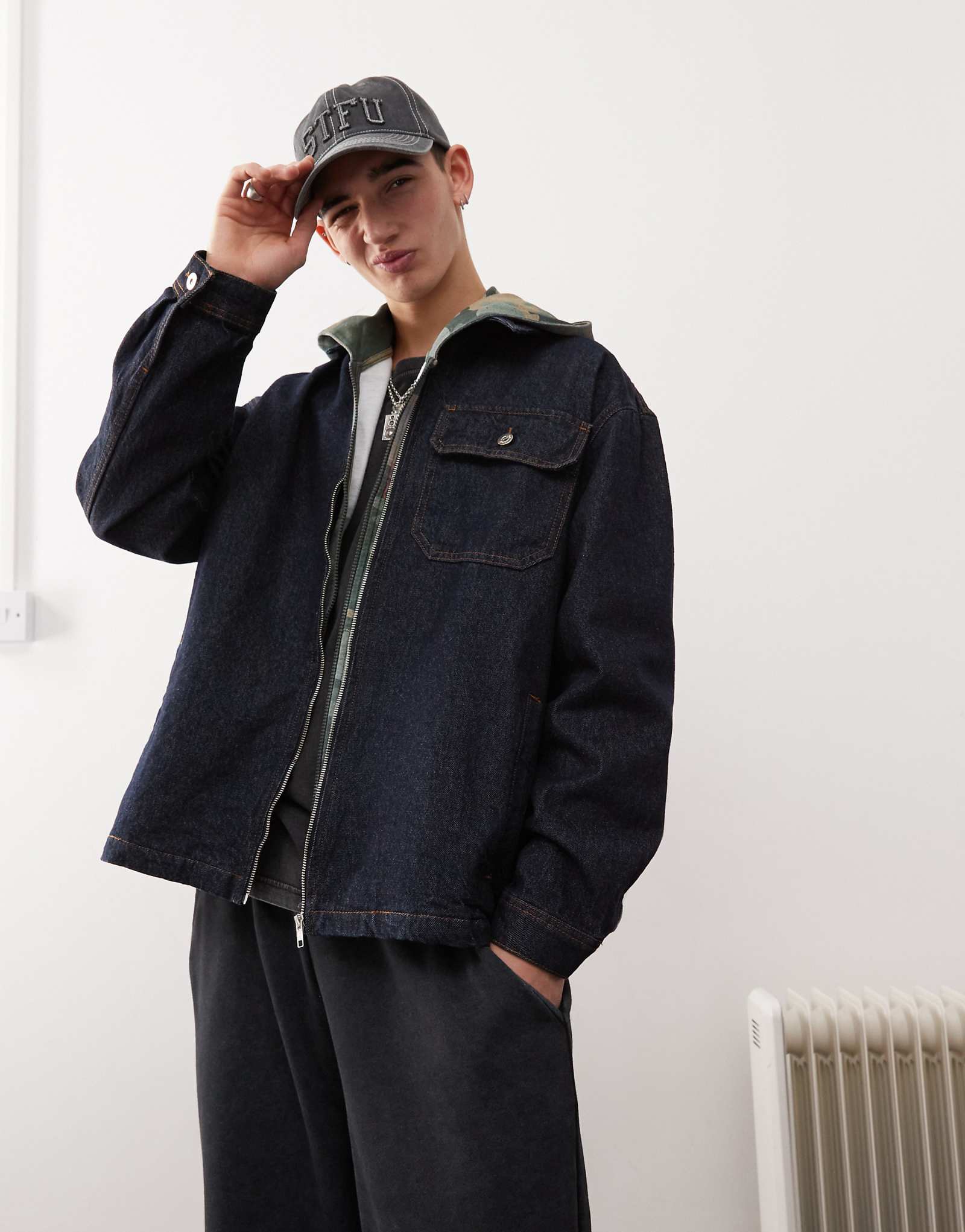 Джинсовая рубашка COLLUSION на молнии темно-серого цвета 7790₽