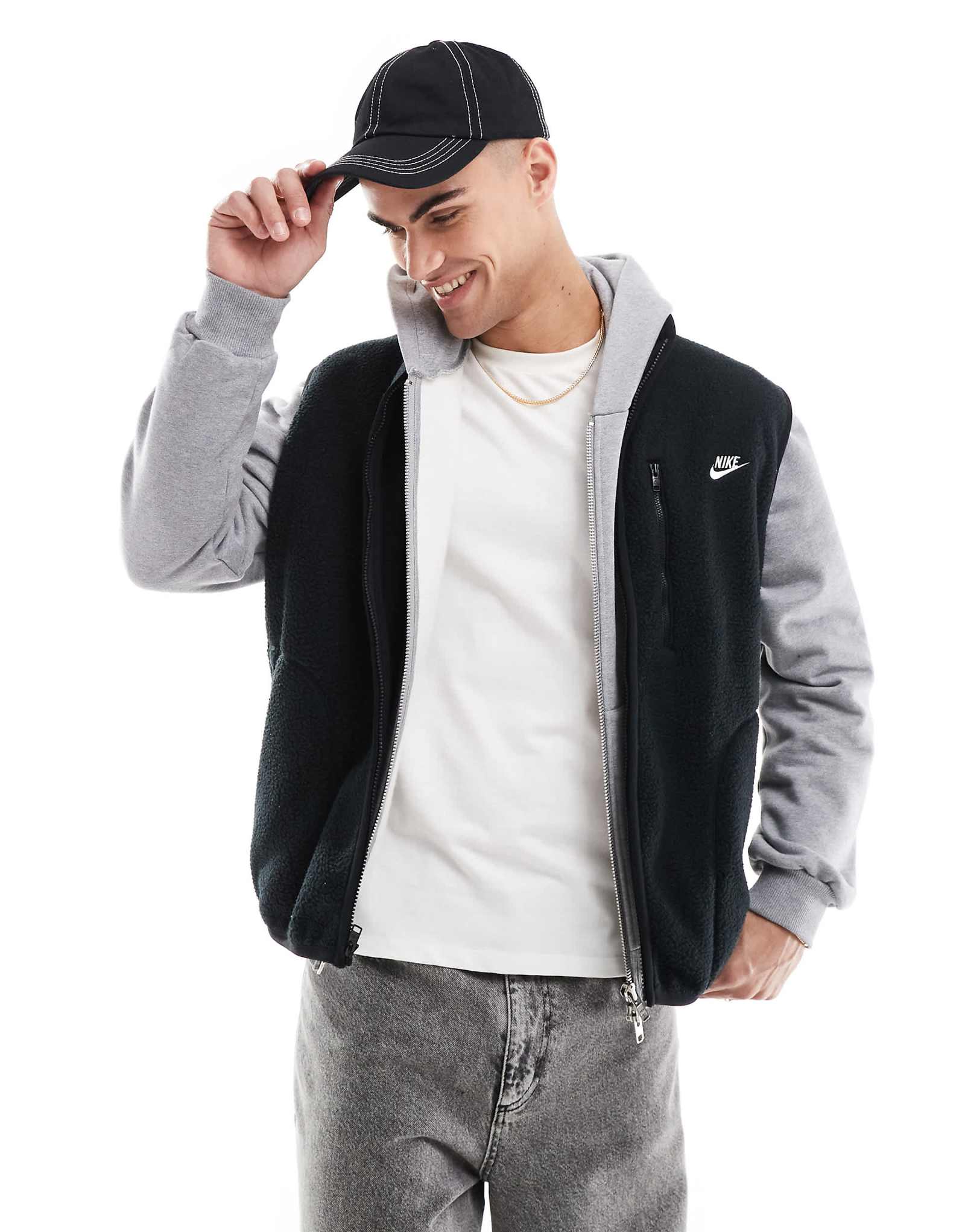 Утепленный флисовый жилет Nike Club черного цвета 19390₽