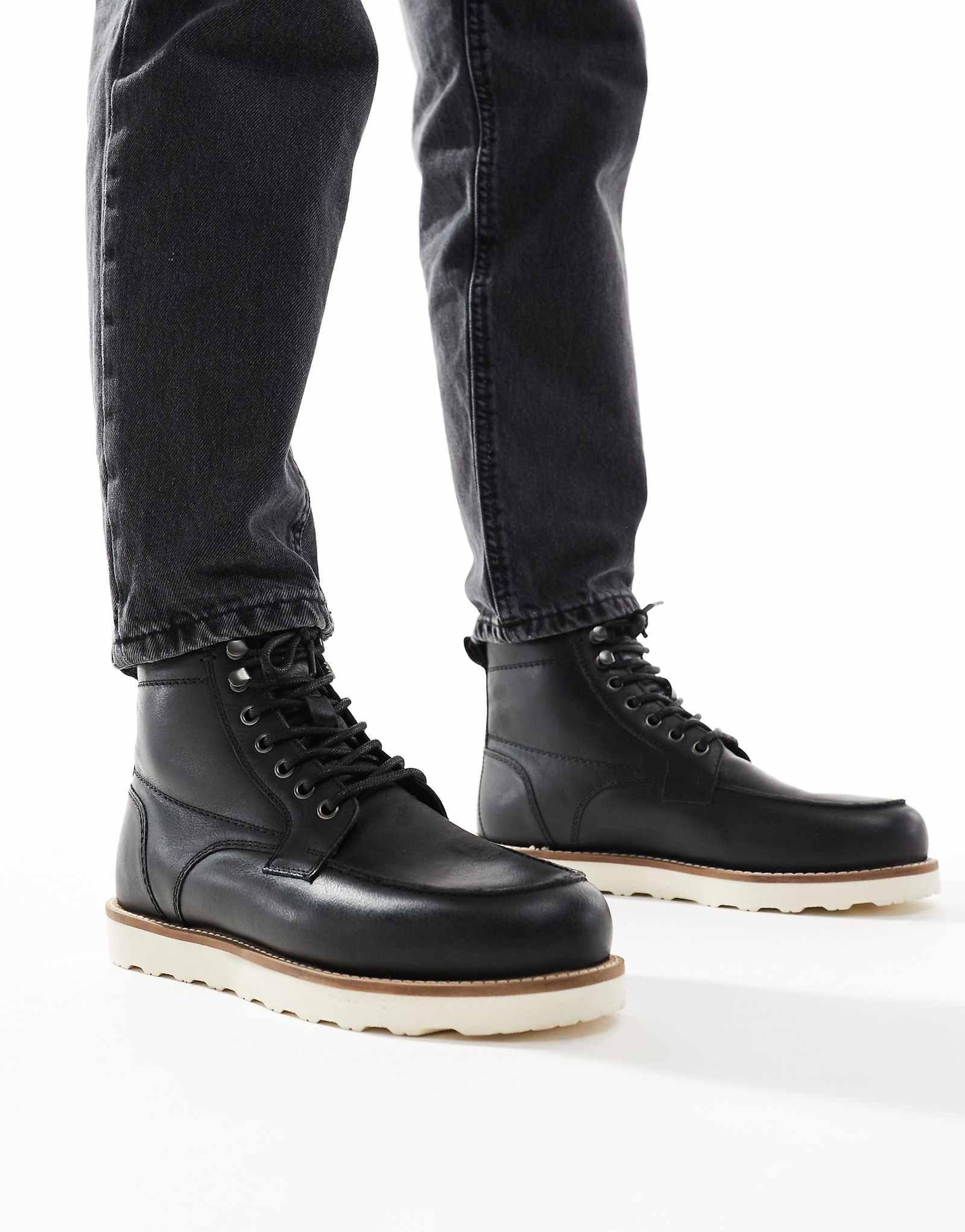 ДИЗАЙНЕРСКИЕ ботинки ASOS на шнуровке из черной кожи с контрастной подошвой 12290₽