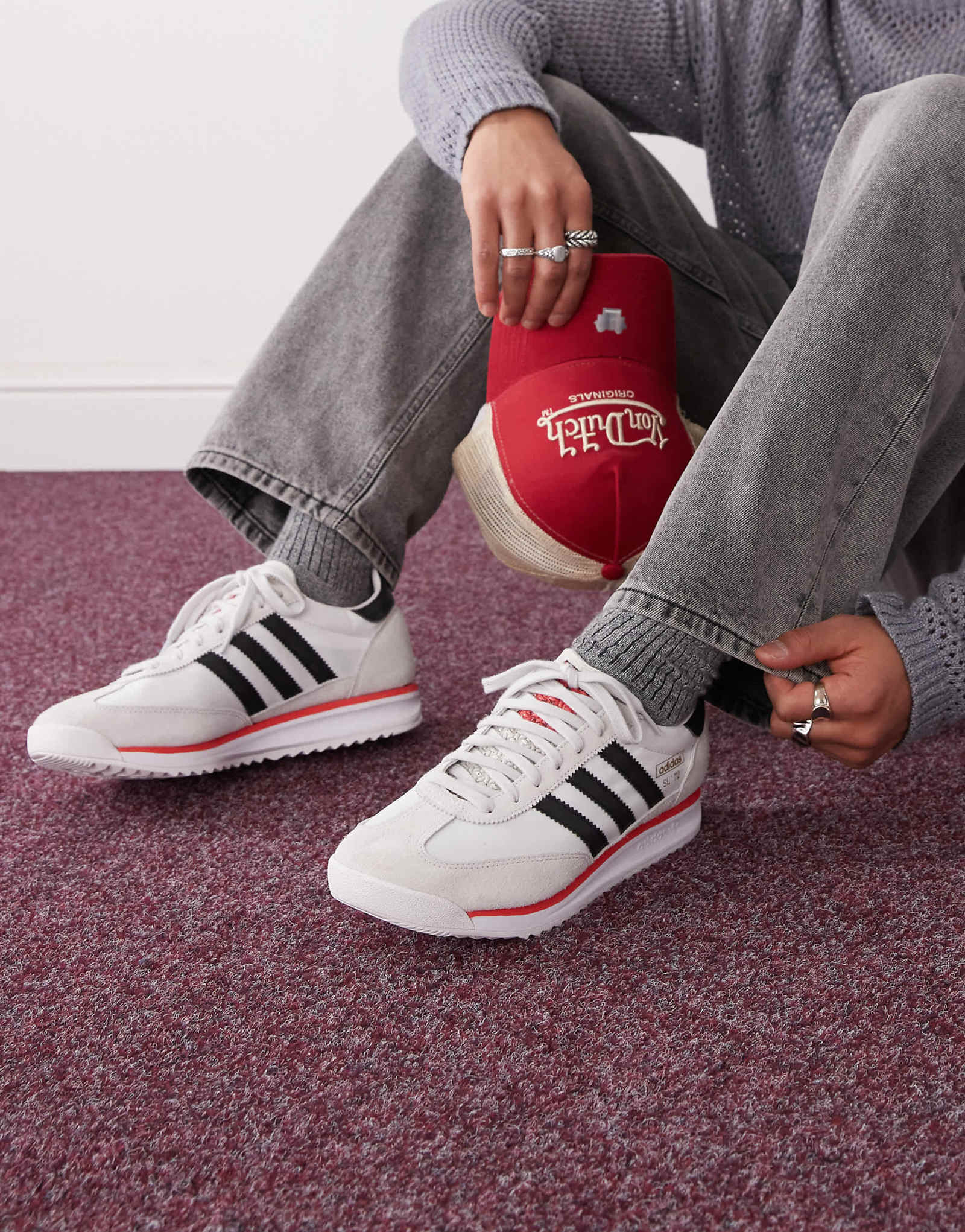 кроссовки adidas Originals SL 72 RS белого и черного цветов 9190₽