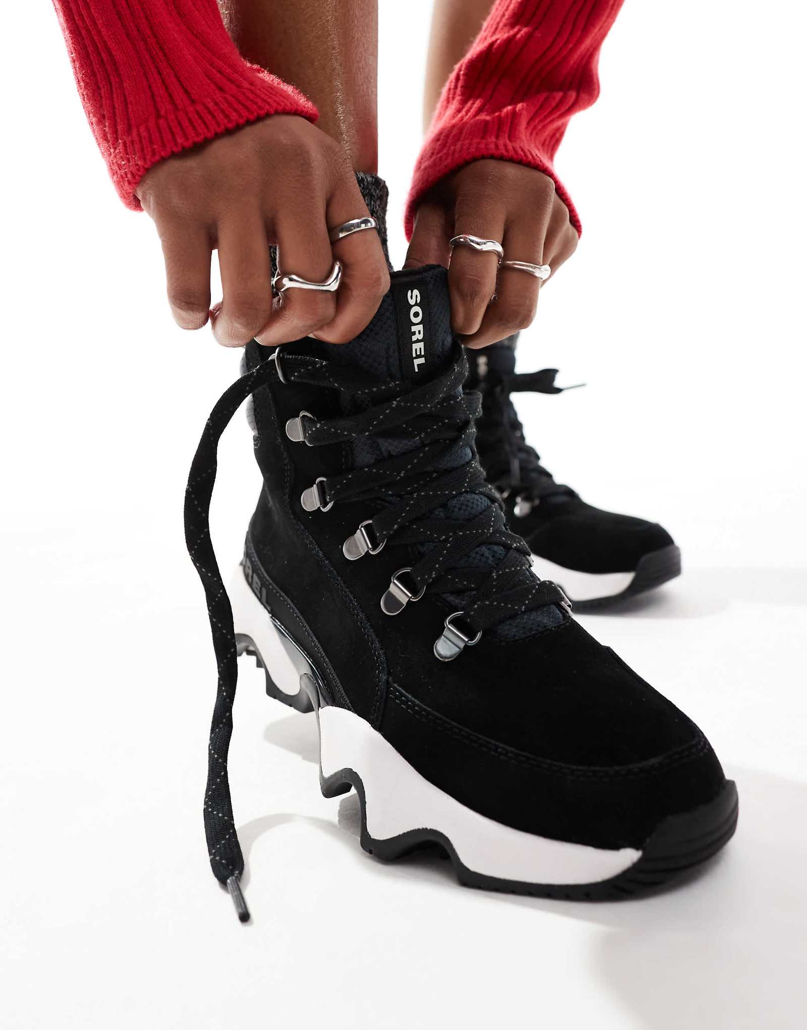 Водонепроницаемые замшевые зимние ботинки Sorel Kinetic Impact Conquest Plus WP черного цвета с оттенком морской соли 12590₽