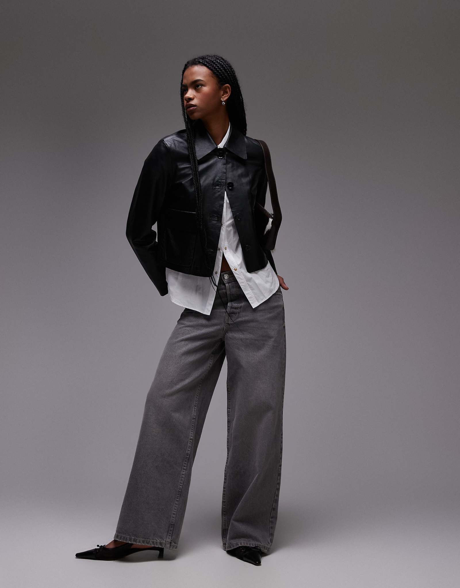 Облегающая куртка из кожи Mango черного цвета 53090₽