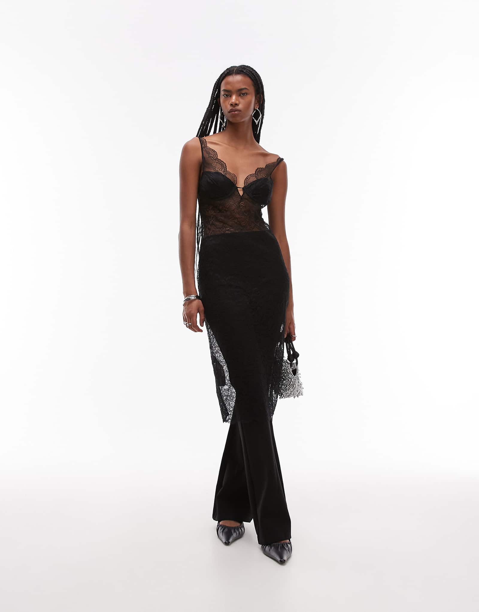 Миди-платье с кружевным верхом Mango черного цвета 28590₽