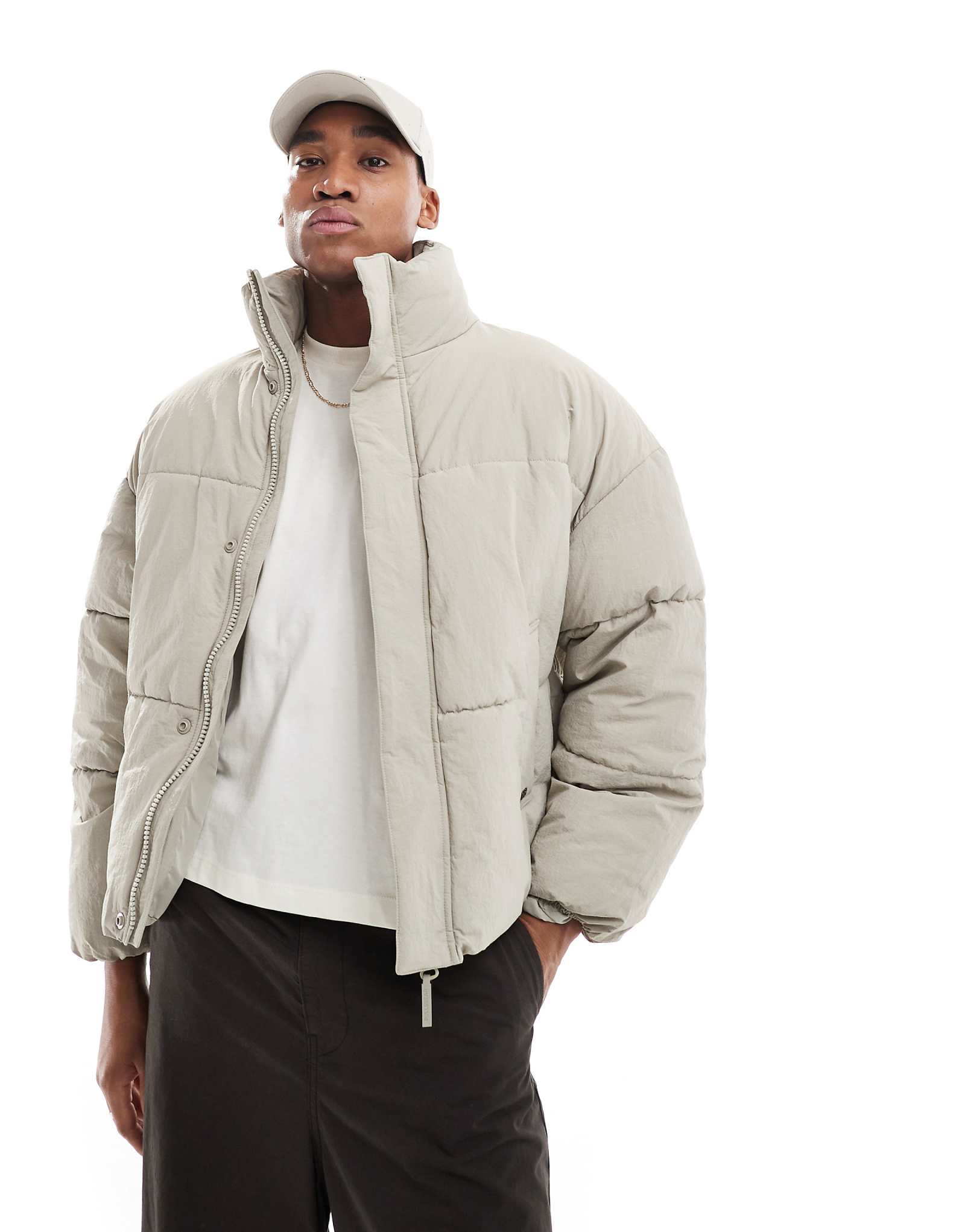 Пуховик Pull-Bear серого цвета 6590₽