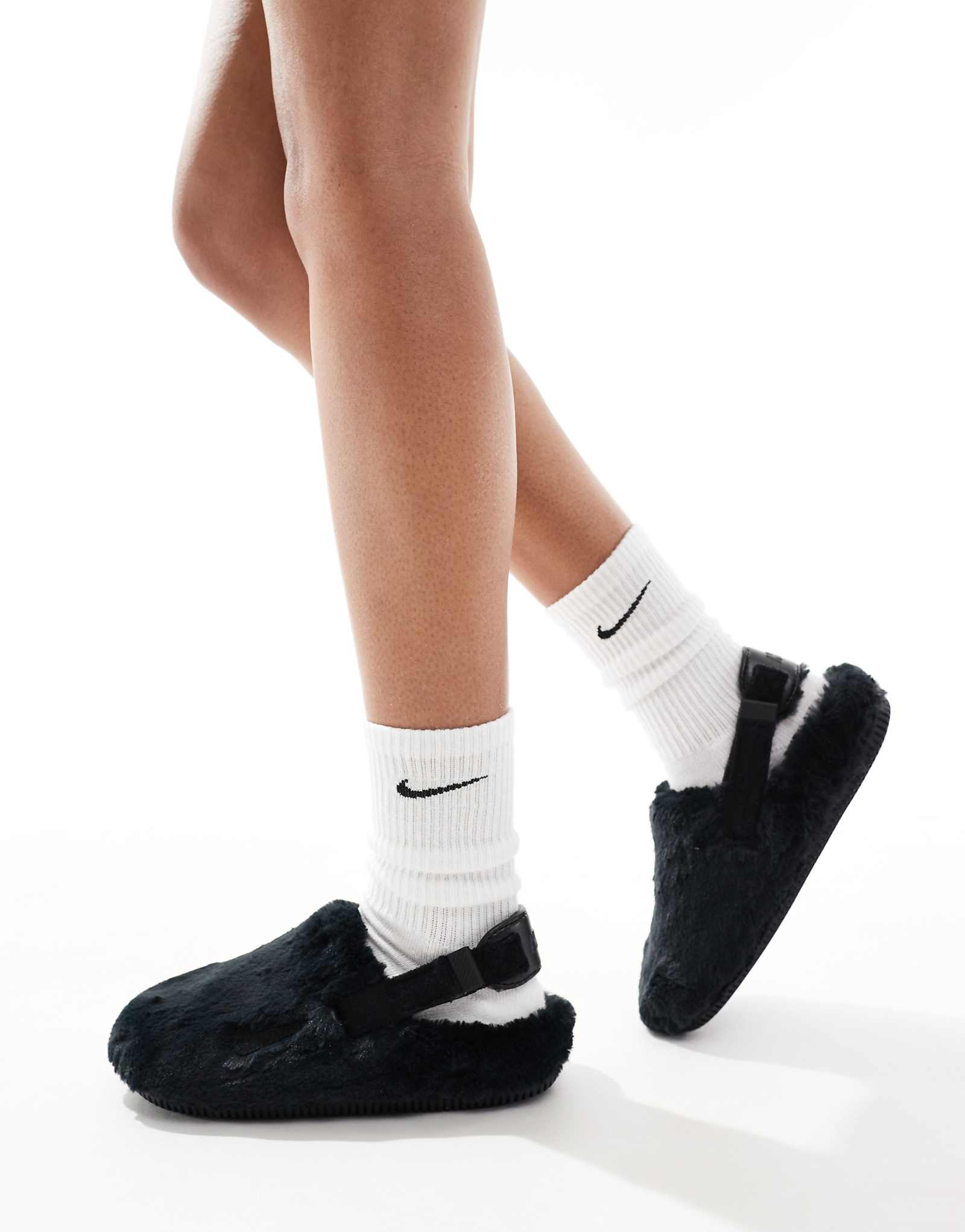 Флисовые ползунки Nike Calm mule черного цвета 6090₽