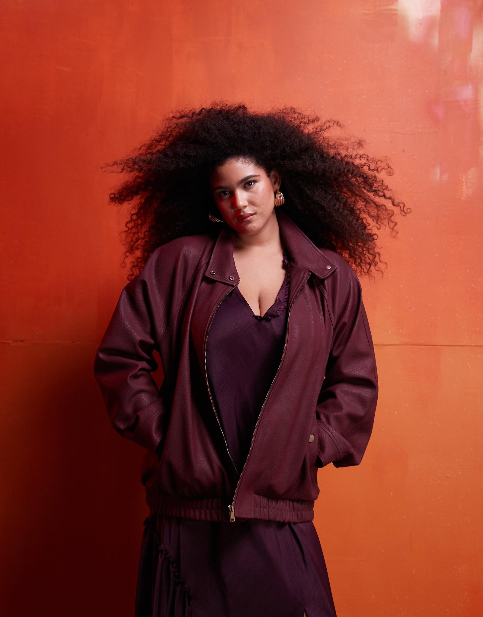 Кожаная куртка-бомбер ASOS DESIGN Curve бордового цвета 8690₽