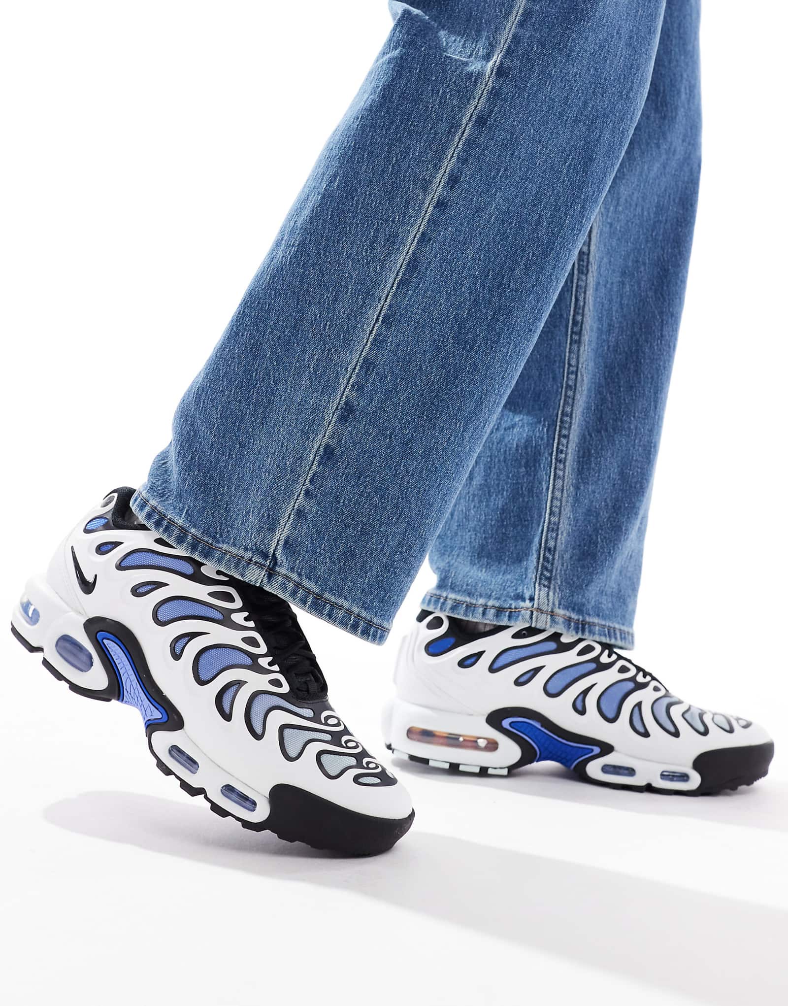 Кроссовки Nike Air Max Plus Drift белого и синего цветов 17090₽