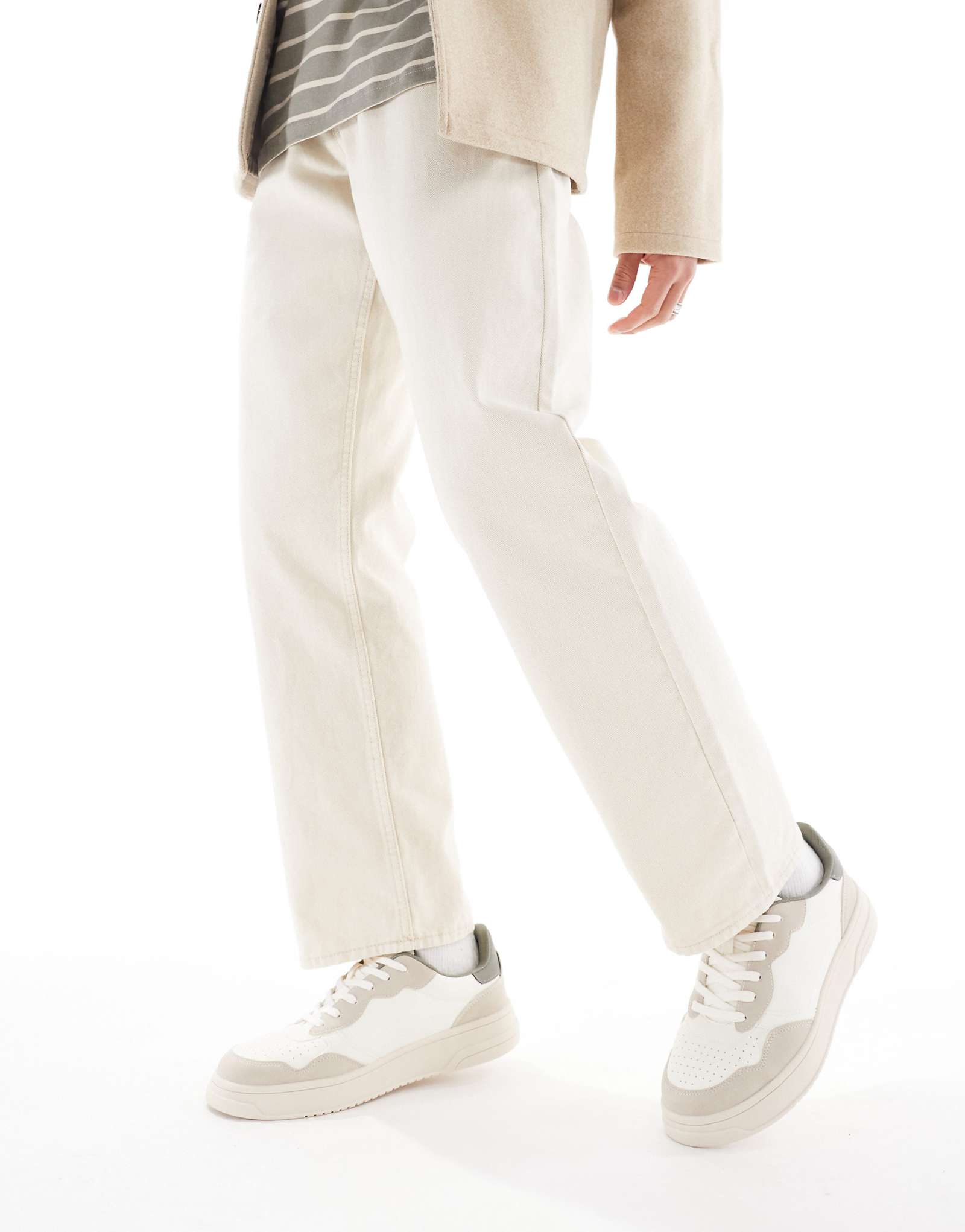 Кроссовки Pull-Bear color block белого и бежевого цветов 4390₽