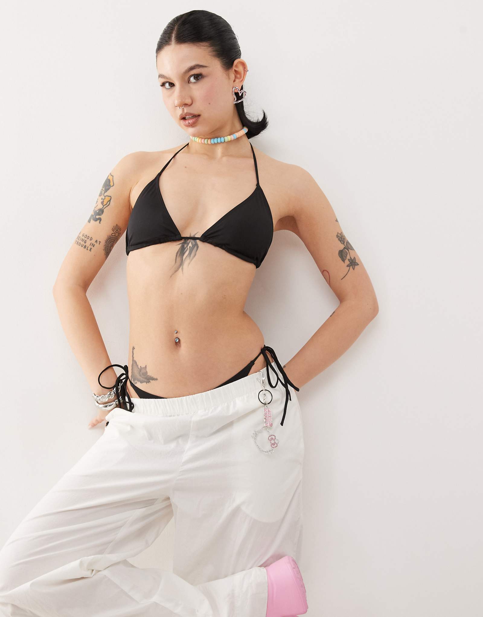 Топ-бикини Monki mix and match с треугольной завязкой черного цвета 2890₽