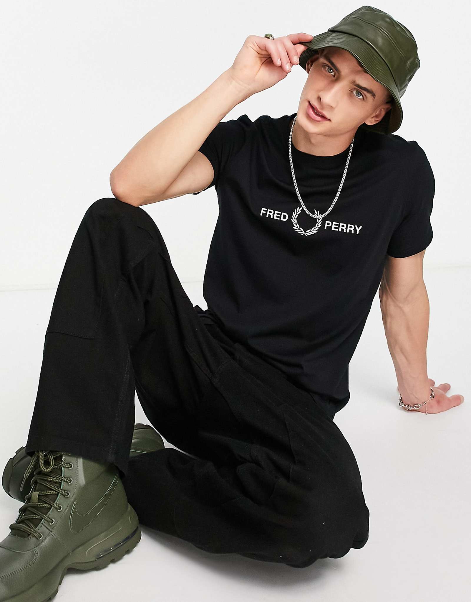 Fred Perry Black 12590₽