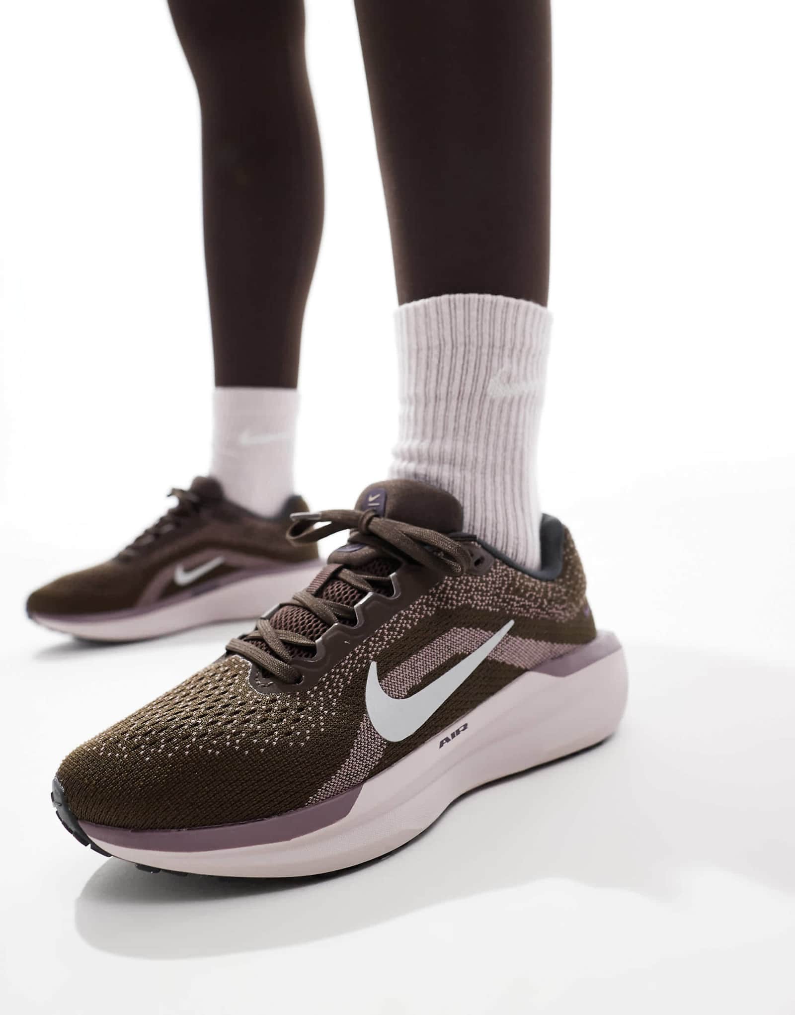 Кроссовки Nike Running Winflo 11 коричневого и серебристого цветов 10690₽