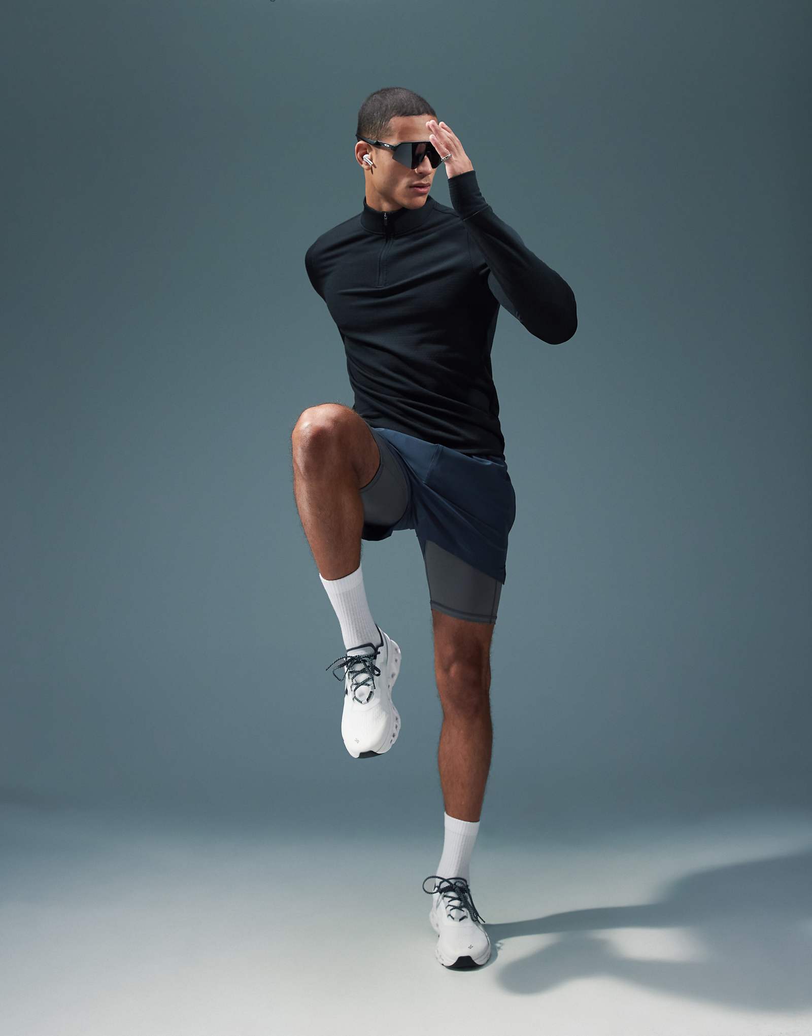 Утепленный топ с длинными рукавами и застежкой-молнией ASOS 4505 черного цвета 6490₽