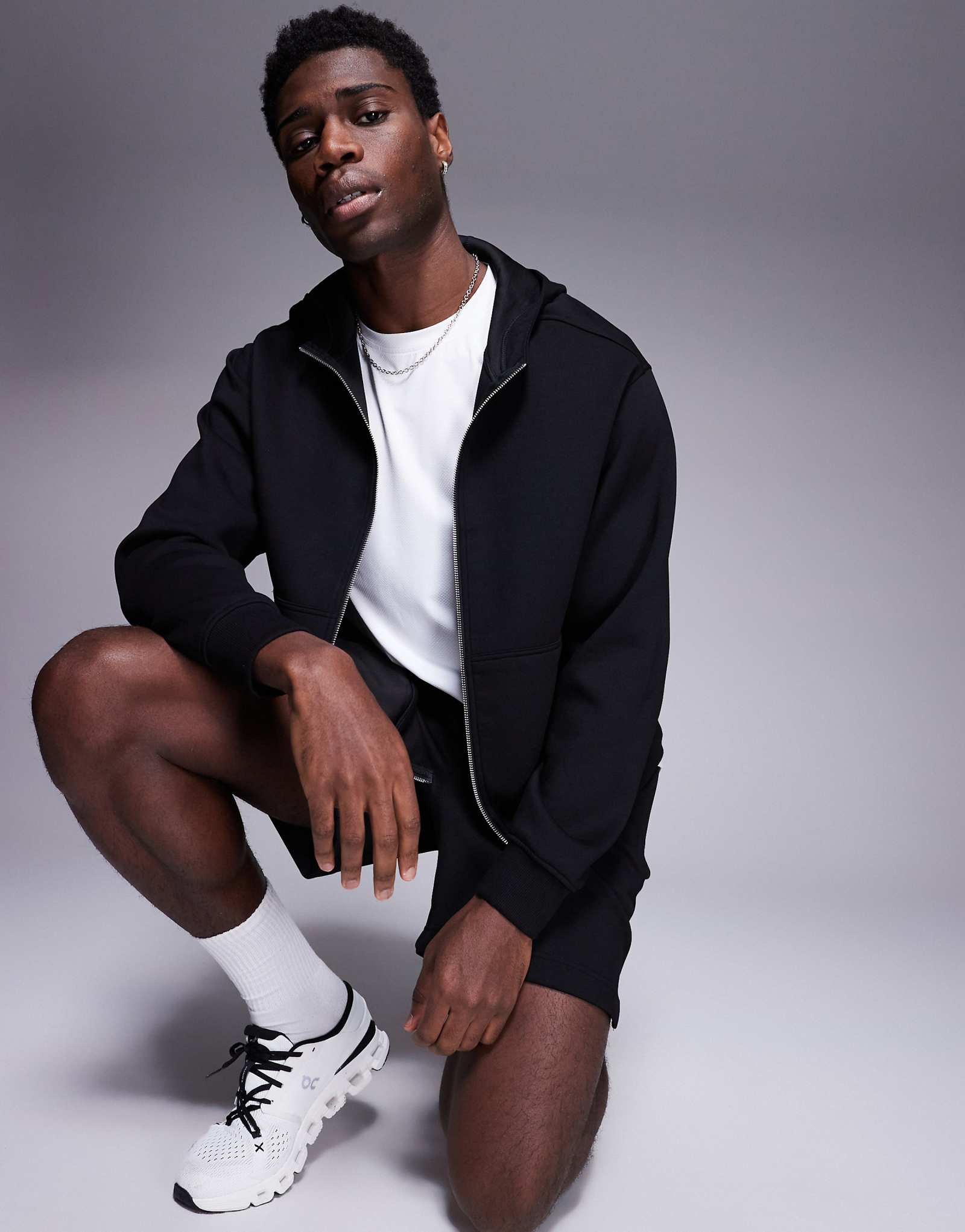 Тренировочная толстовка из быстросохнущего трикотажа ASOS 4505 черного цвета 6990₽