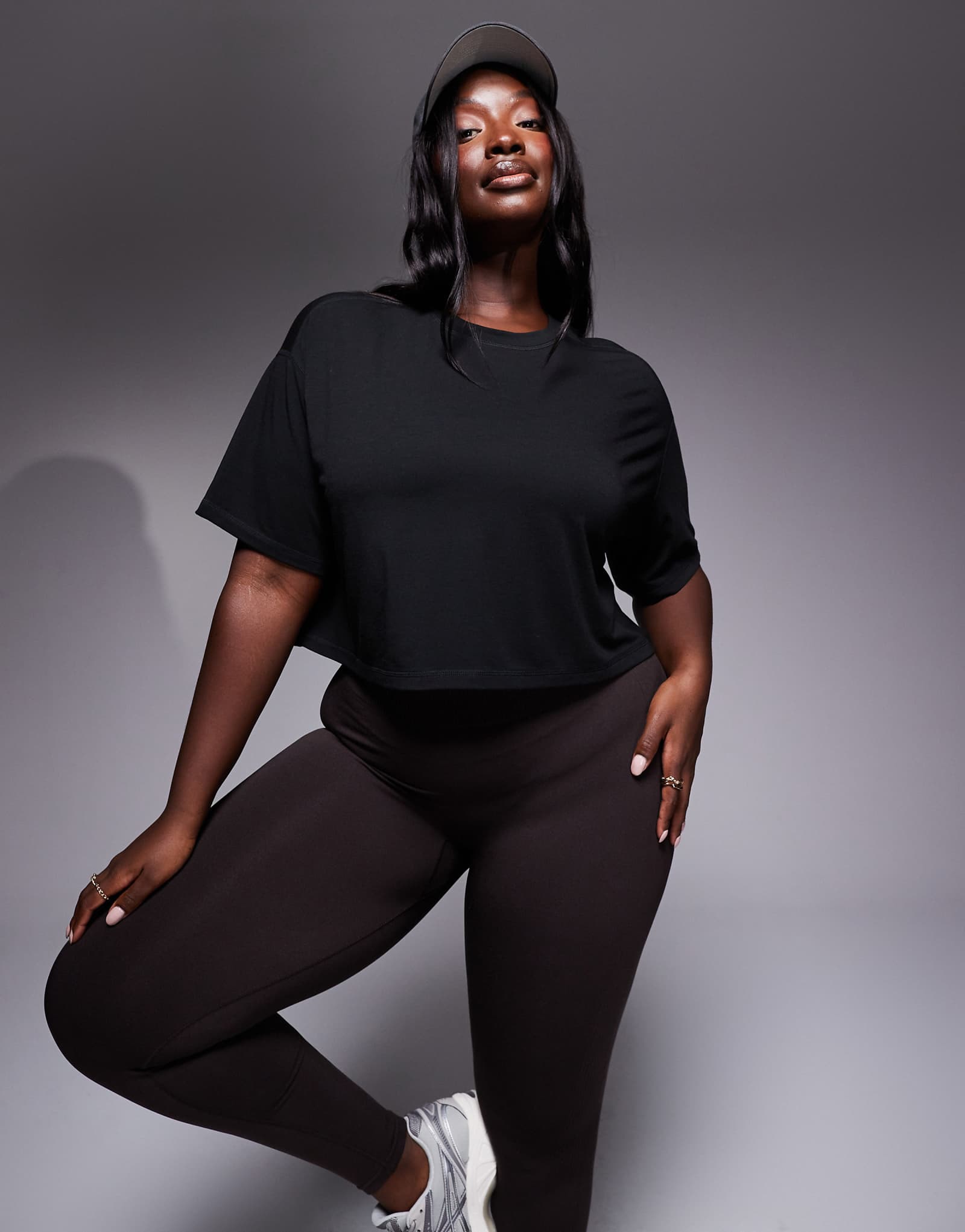 Укороченная футболка свободного кроя ASOS 4505 Curve Icon quick dry performance черного цвета