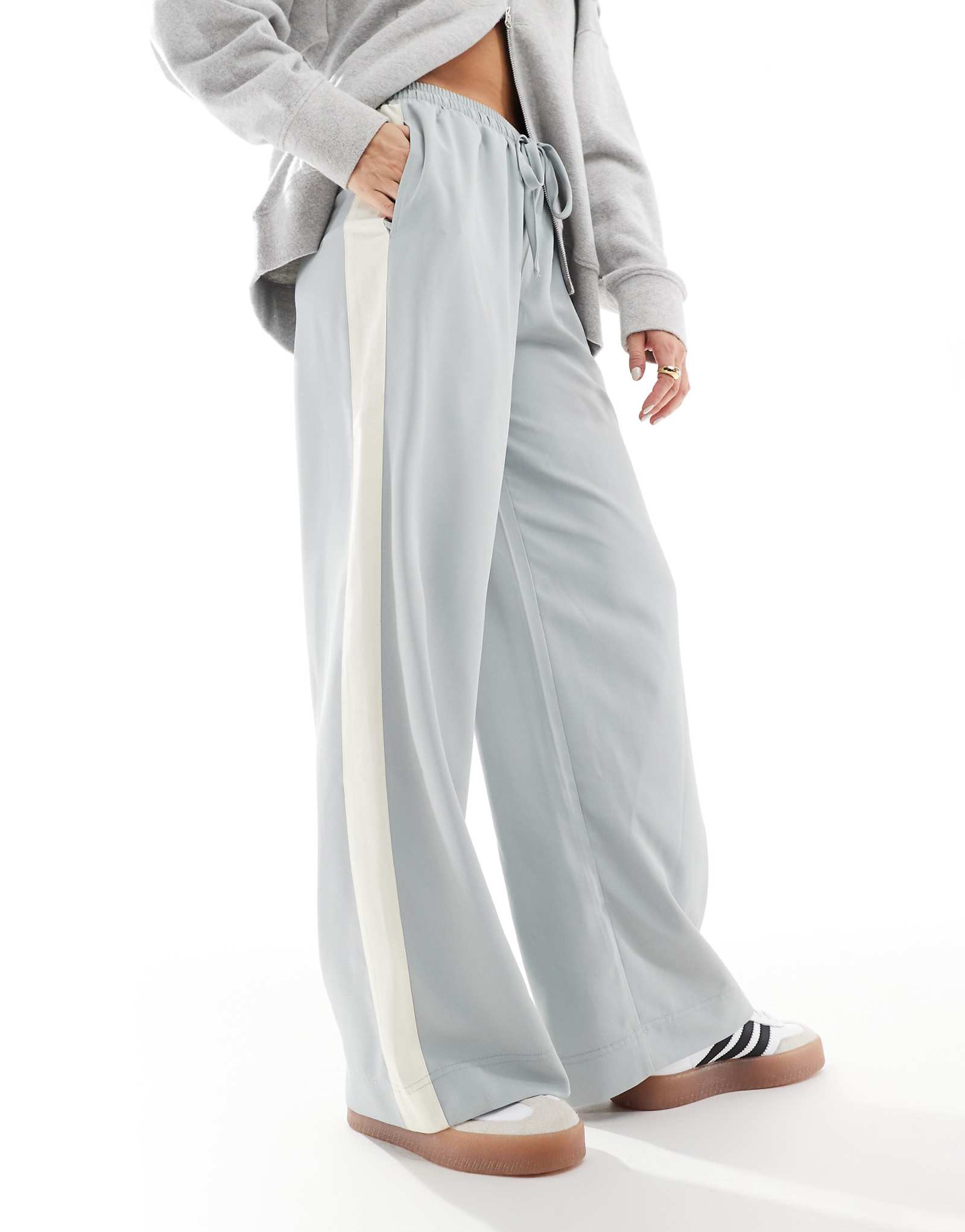 Дизайнерские брюки ASOS с контрастной вставкой синего цвета 4990₽