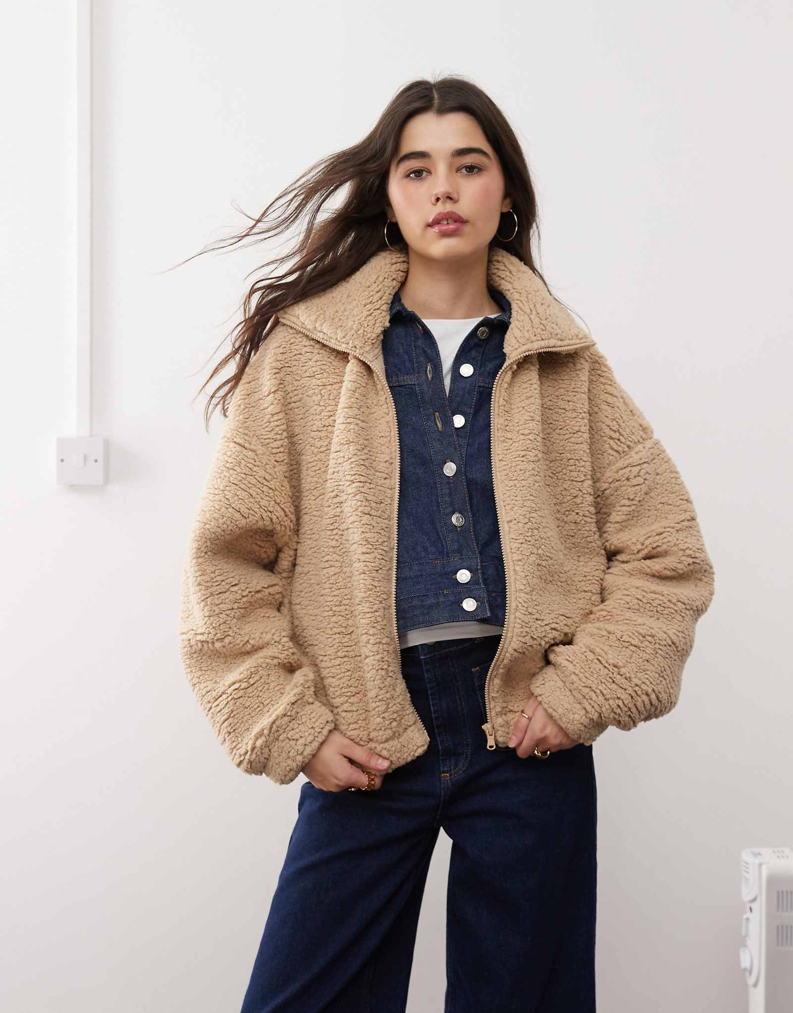 Мишка мисс Селфридж тедди застегивает молнию на топе с длинными рукавами из светло-верблюжьего цвета 8290₽