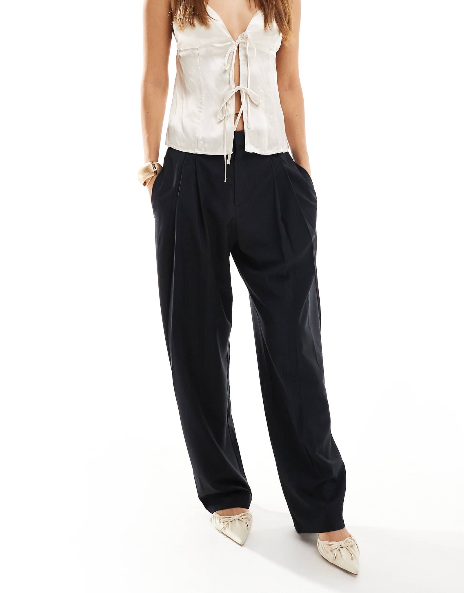 Сшитые на заказ брюки-бочкообразки Pull-Bear в темно-синюю полоску 5090₽