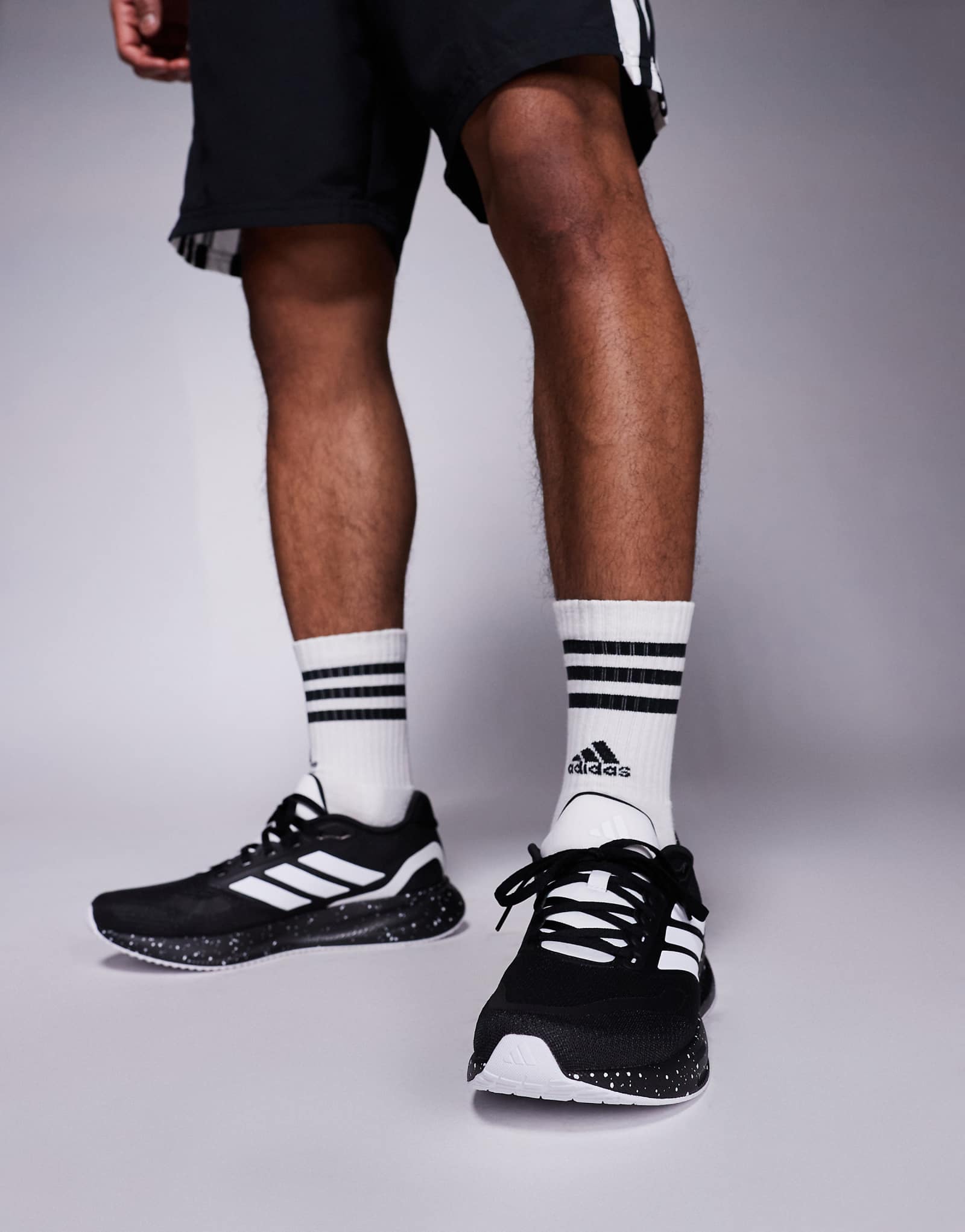 кроссовки adidas Performance Runfalcon 5 черного цвета 10490₽