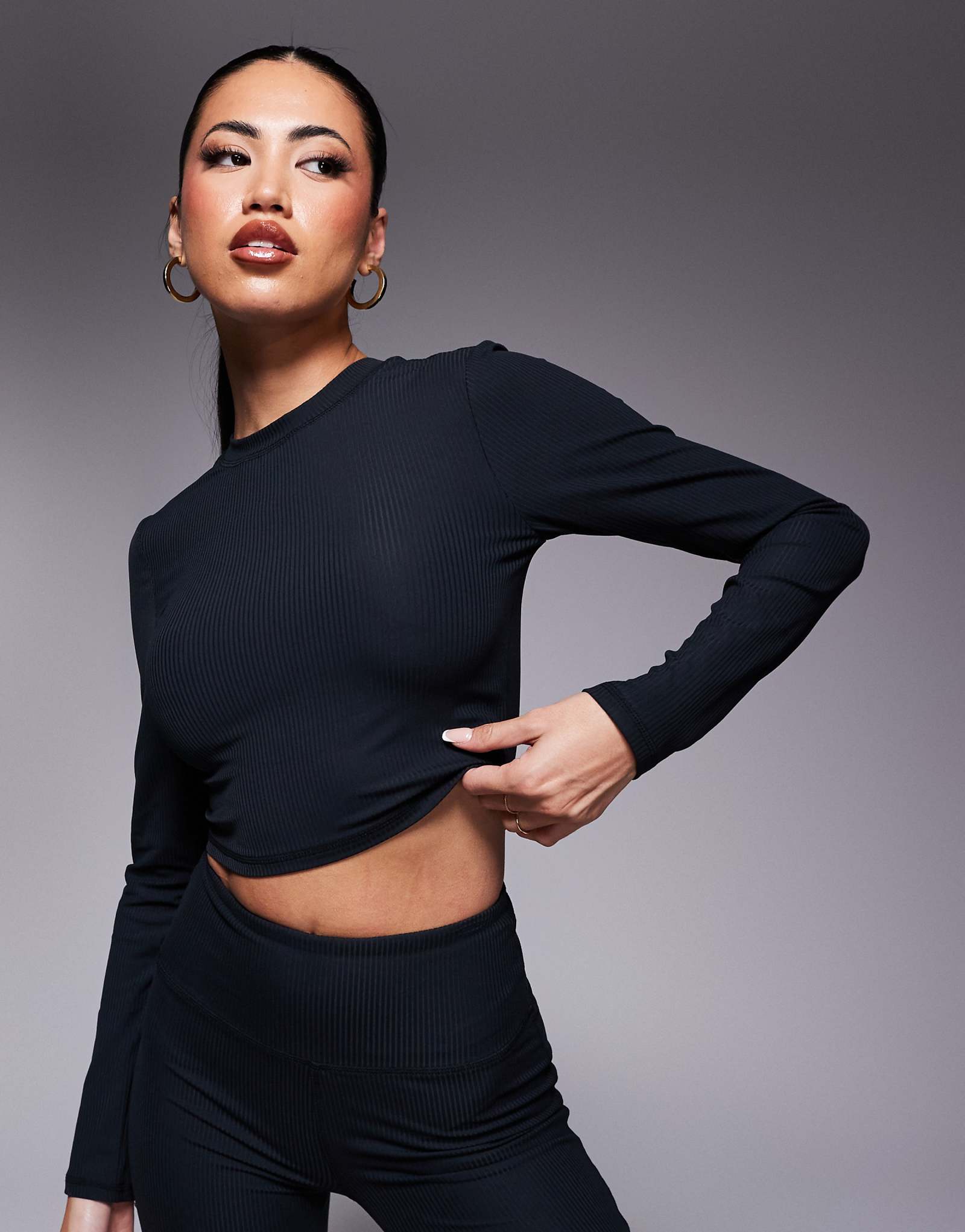 ASOS 4505 укороченный на ощупь длинный рукав в рубчик черного цвета 6390₽