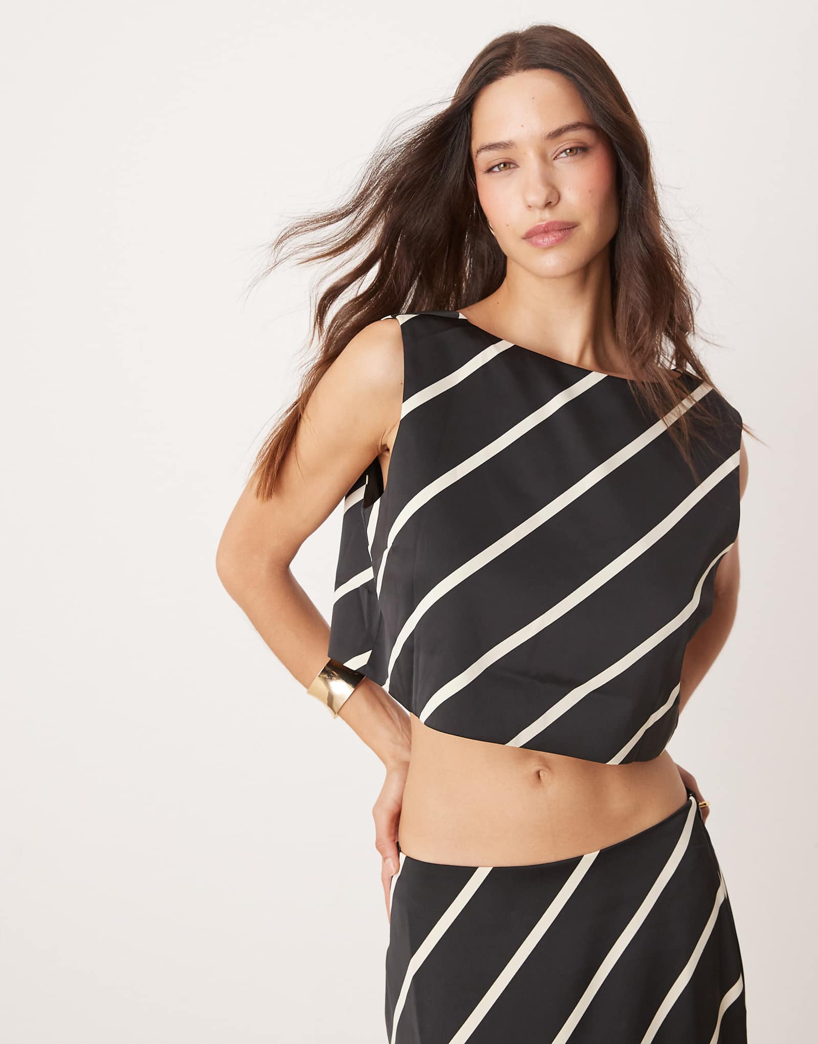 Красивый пышный топ на завязках с принтом в черную полоску - часть комплекта 12690₽