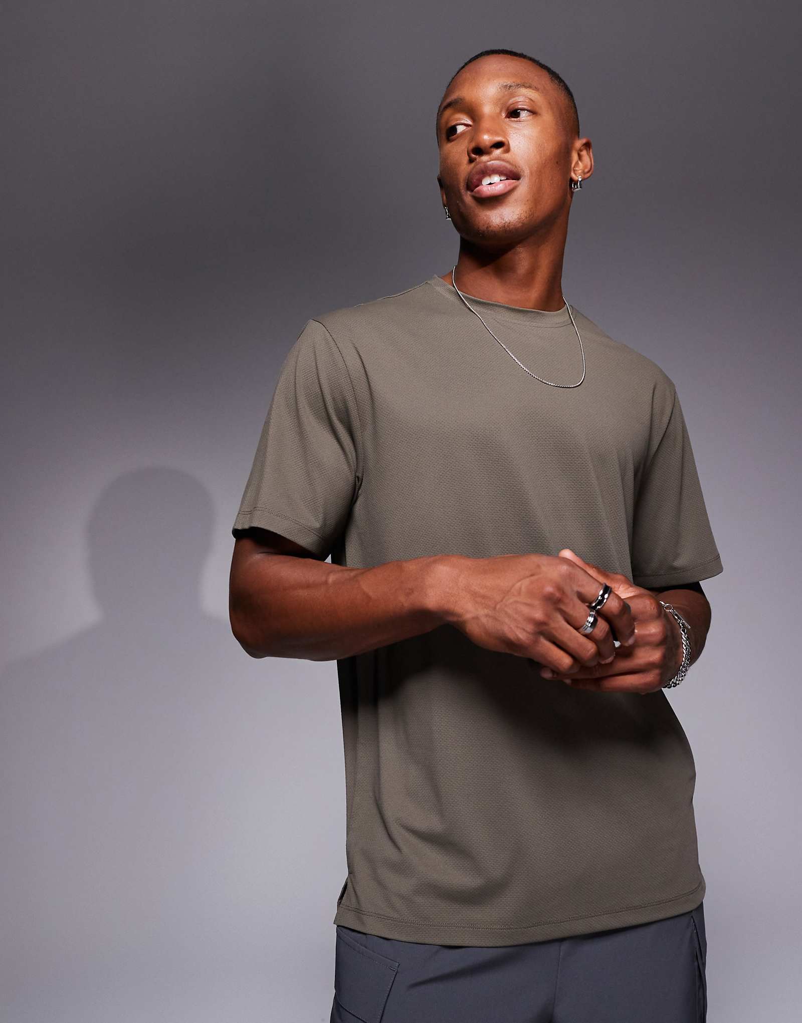 Быстросохнущая тренировочная футболка ASOS 4505 icon цвета хаки 3390₽