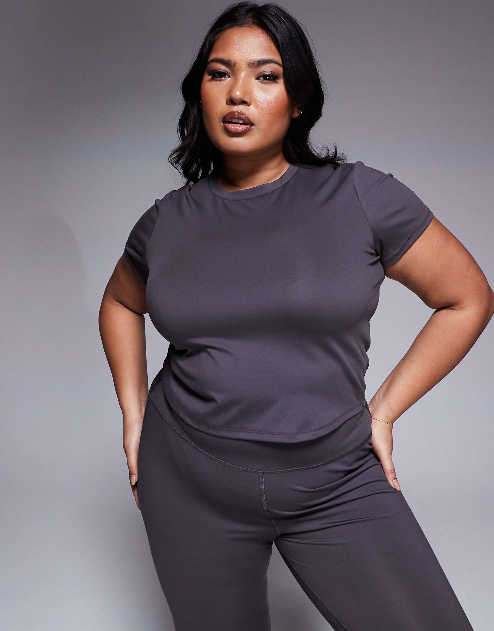 Детская футболка ASOS 4505 Curve Icon soft touch performance в гранитно-сером цвете 5090₽