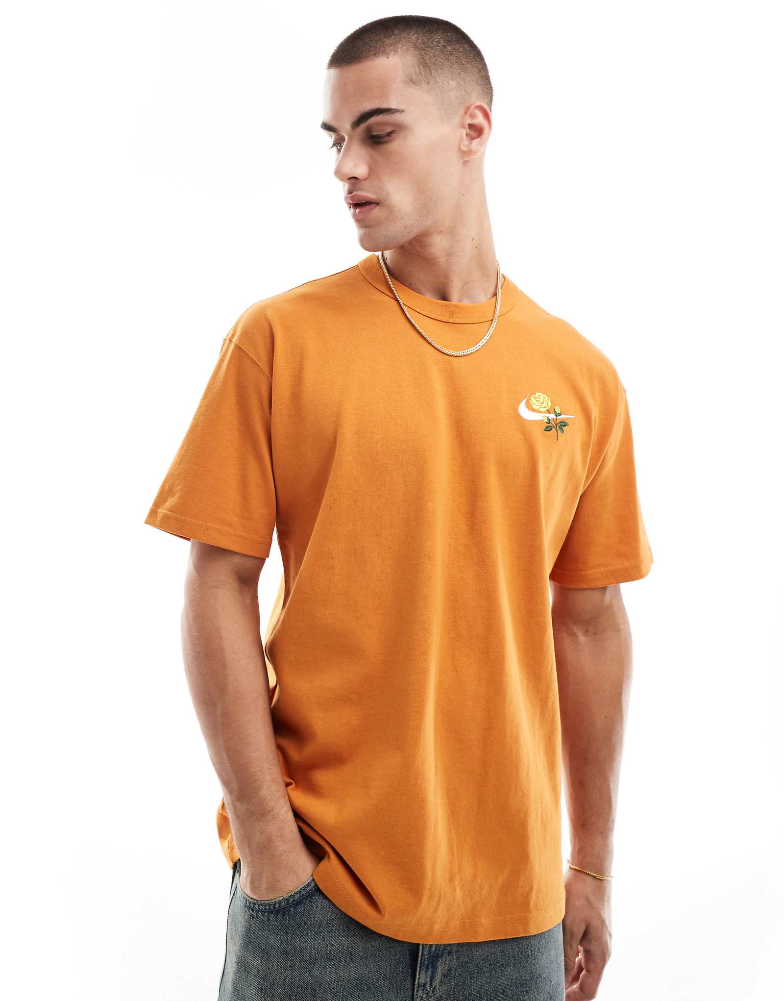 Футболка с логотипом Nike Rose Swoosh коричневого цвета 5490₽