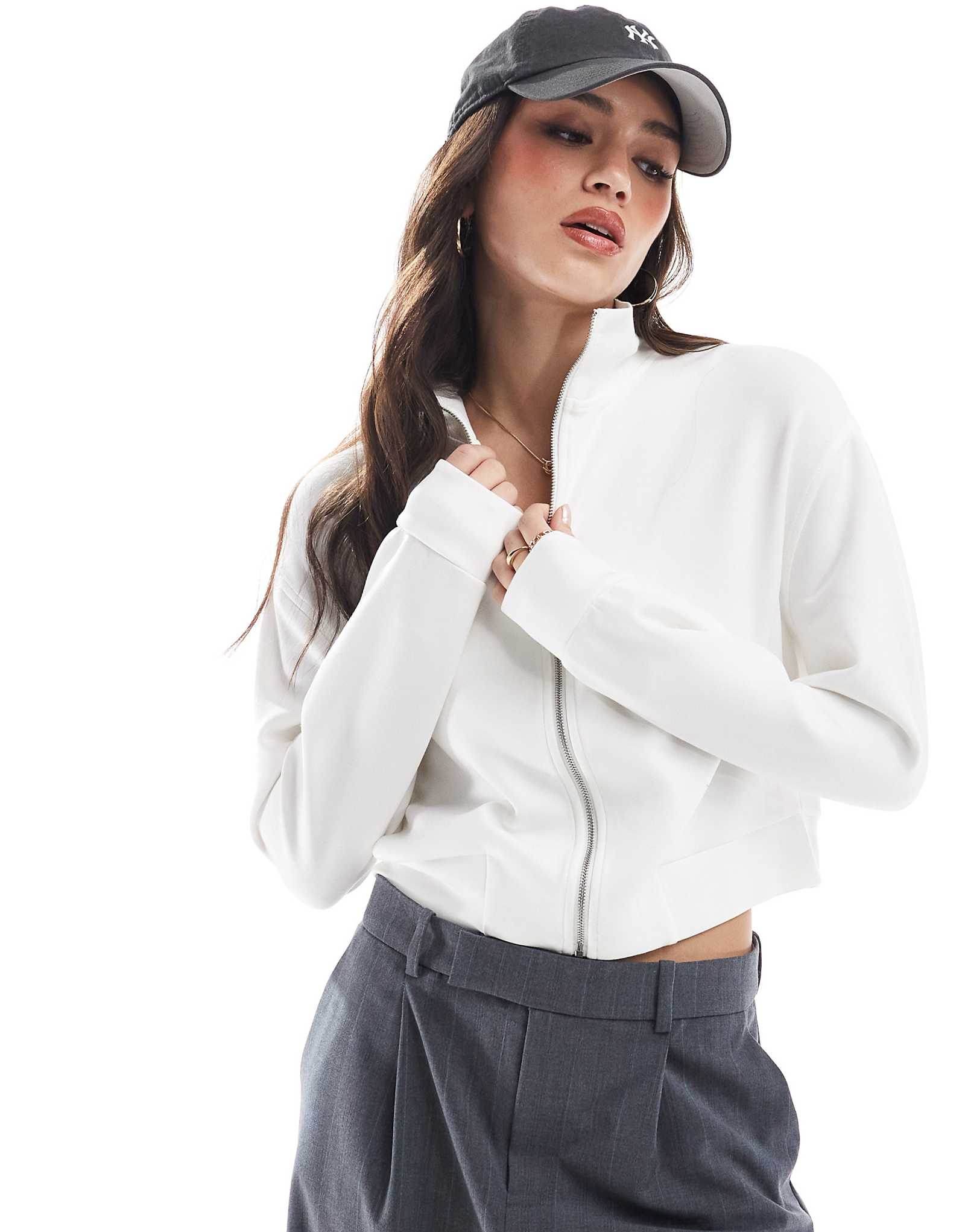 Куртка-бомбер из мягкого на ощупь джерси Stradivarius белого цвета